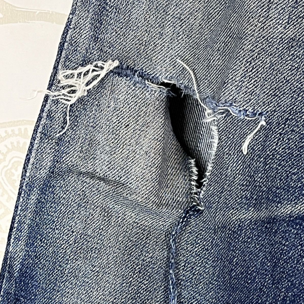 Levi's × Levi's Vintage Clothing Levis 505 R Tag Distressed Denim Jeans Straight Cut Size US 34 / EU 50 - 13 Thumbnail