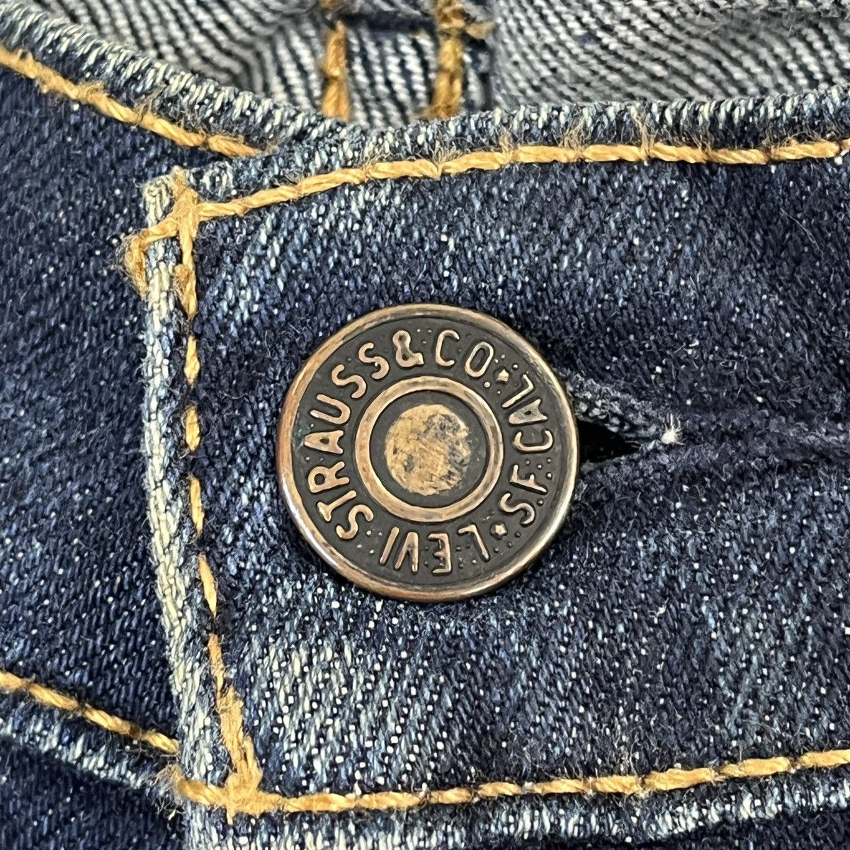 Levi's × Levi's Vintage Clothing Levis 505 R Tag Distressed Denim Jeans Straight Cut Size US 34 / EU 50 - 12 Thumbnail