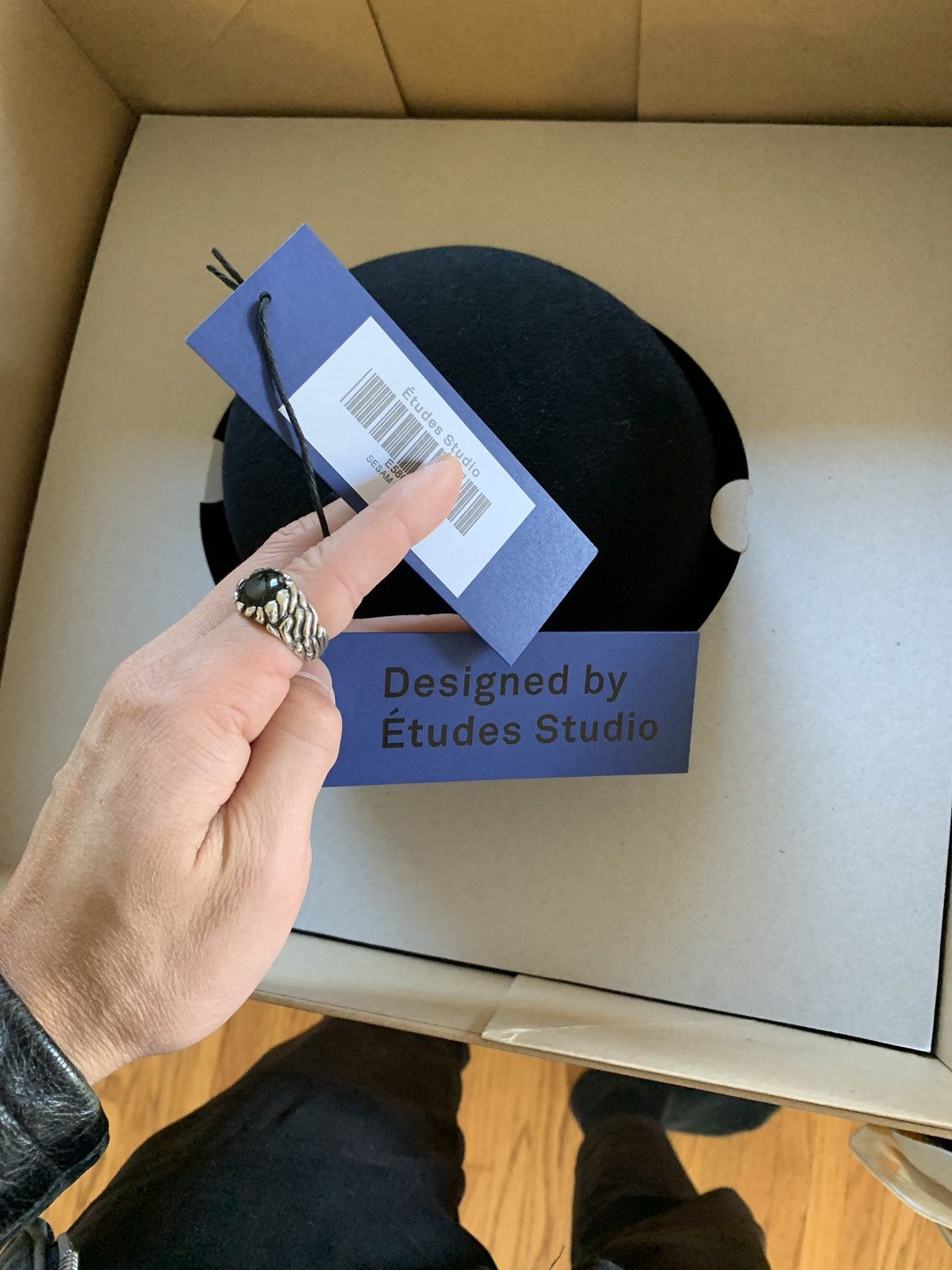 Etudes 1st Original Iteration: BRAND NEW SESAM HAT -BLACK- Size ONE SIZE - 4 Thumbnail