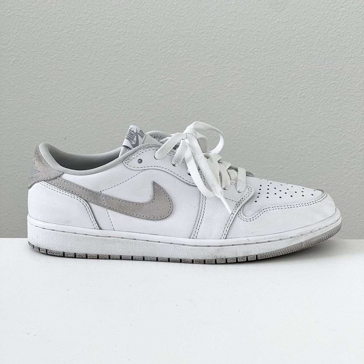 Jordan Brand Nike Air Jordan 1 Low Neutral Grey Size US 10 / EU 43 - 1 Thumbnail