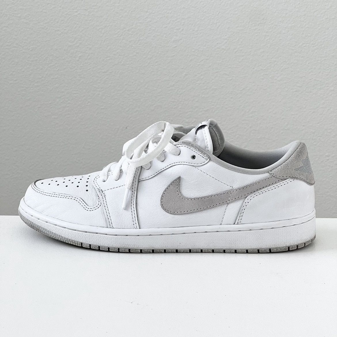 Jordan Brand Nike Air Jordan 1 Low Neutral Grey Size US 10 / EU 43 - 3 Thumbnail