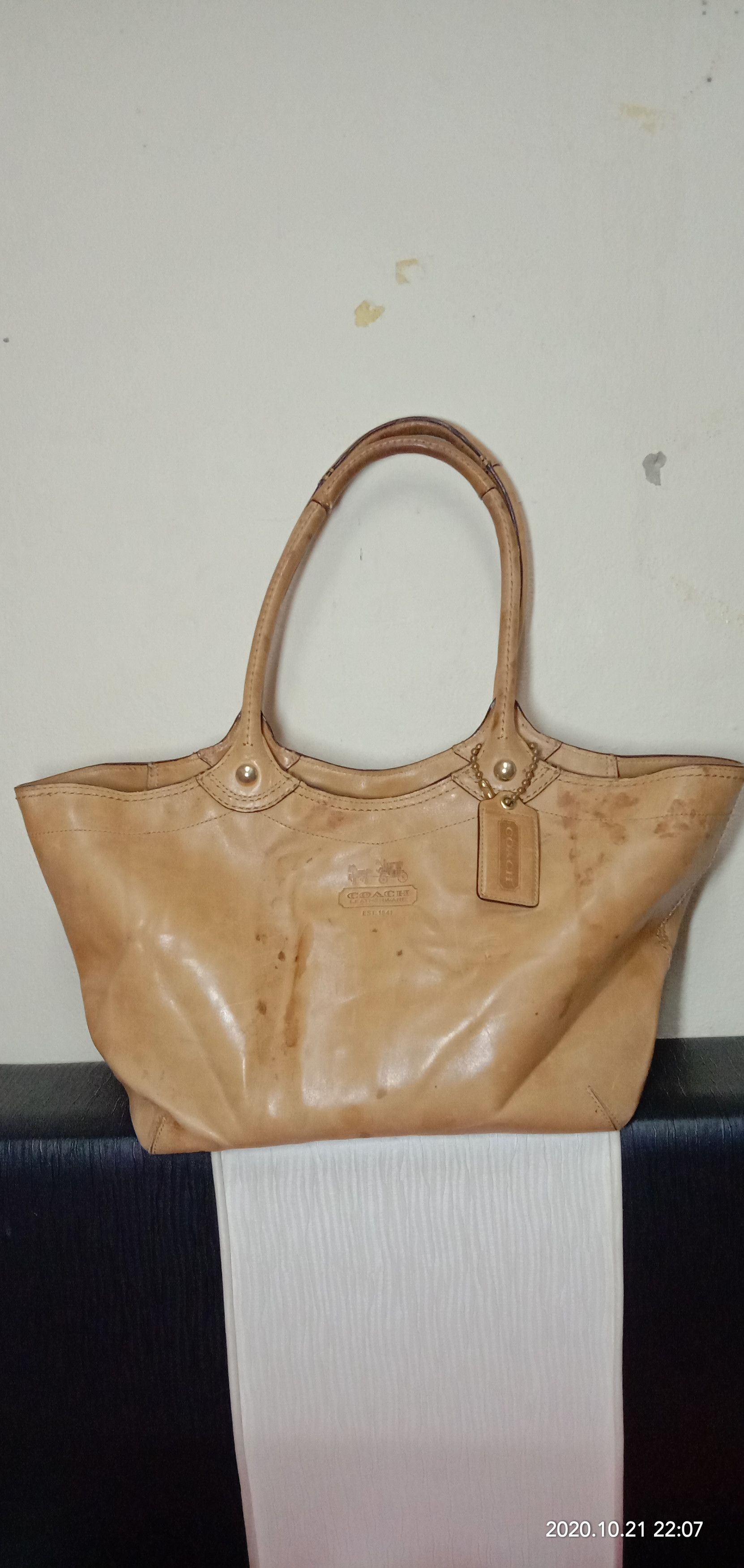 Branded Leather COACH Handbag Full Leather Size ONE SIZE - 1 Thumbnail