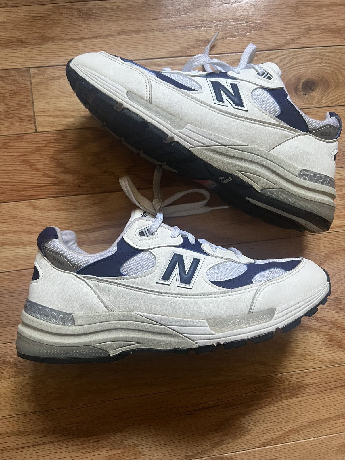 New Balance New Balance 992 White/Navy Size US 10 / EU 43 - 2 Thumbnail