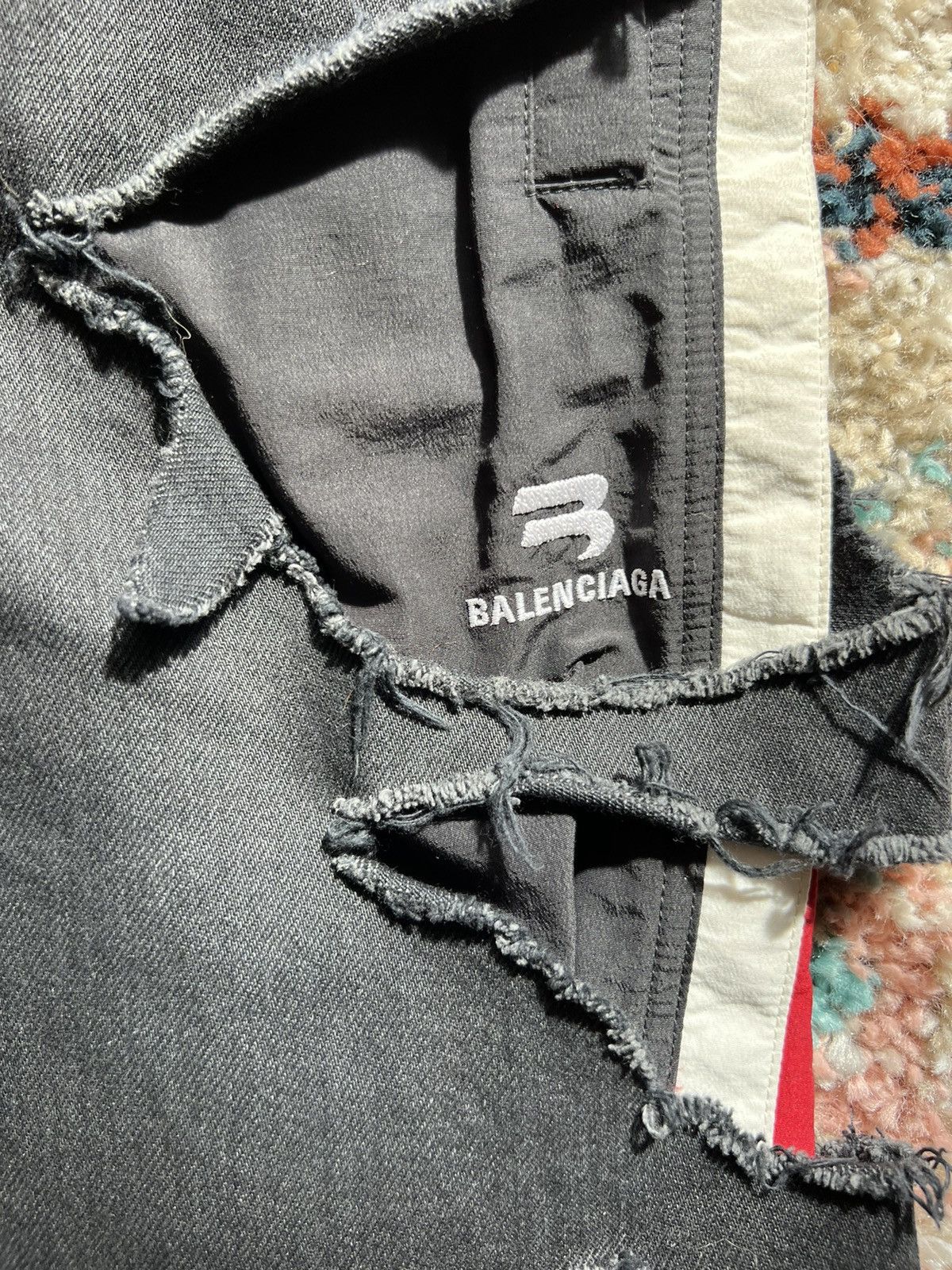 Balenciaga Balenciaga Black Slashed Denim Jeans Size US 32 / EU 48 - 2 Thumbnail