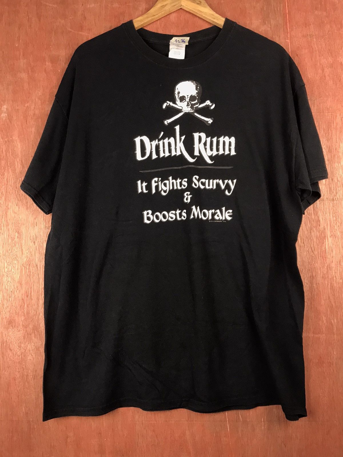 Japanese Brand Gildan Drink Rum Skull T-Shirt #2236 Size US XL / EU 56 / 4 - 1 Thumbnail