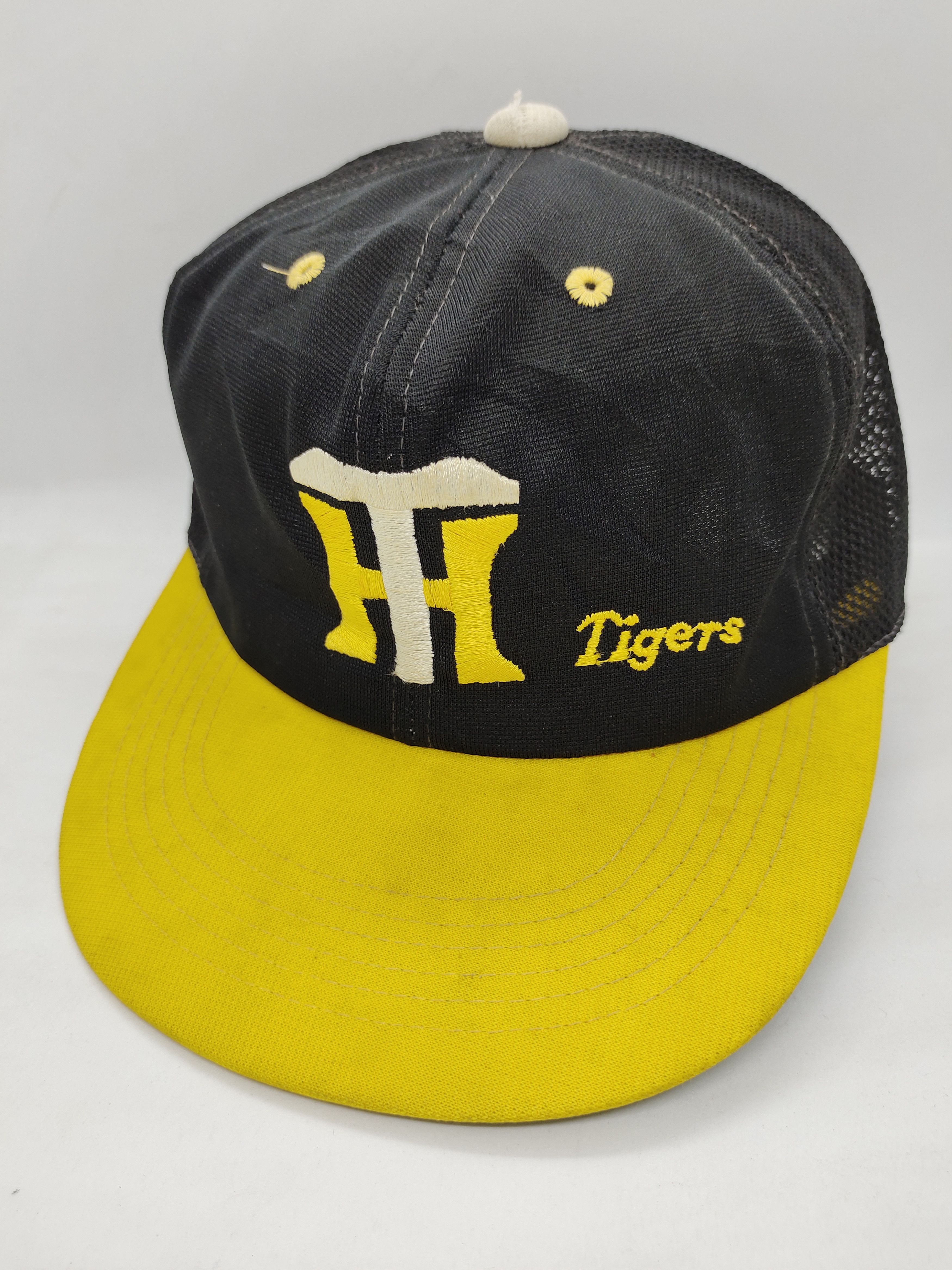 MLB Vintage Hanshin Tigers Full Trucker cap Hat Size ONE SIZE - 2 Thumbnail