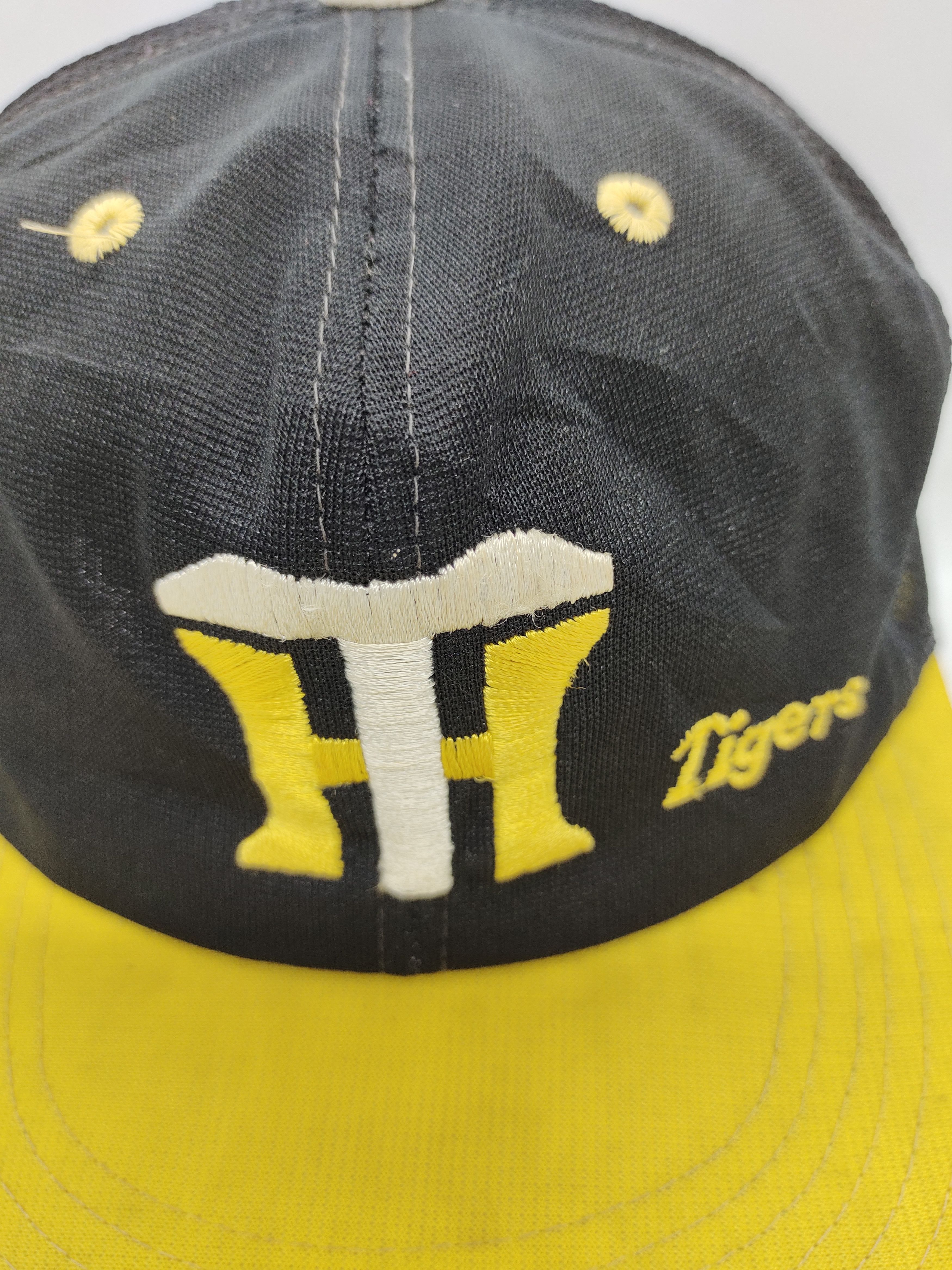 MLB Vintage Hanshin Tigers Full Trucker cap Hat Size ONE SIZE - 4 Thumbnail