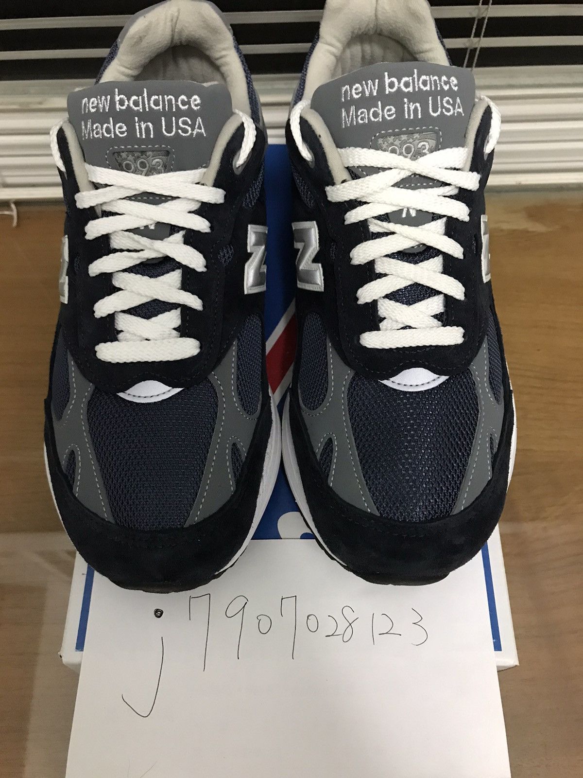 New Balance New Balance NB MR993NV Navy White Size US 8 / EU 41 - 1 Thumbnail