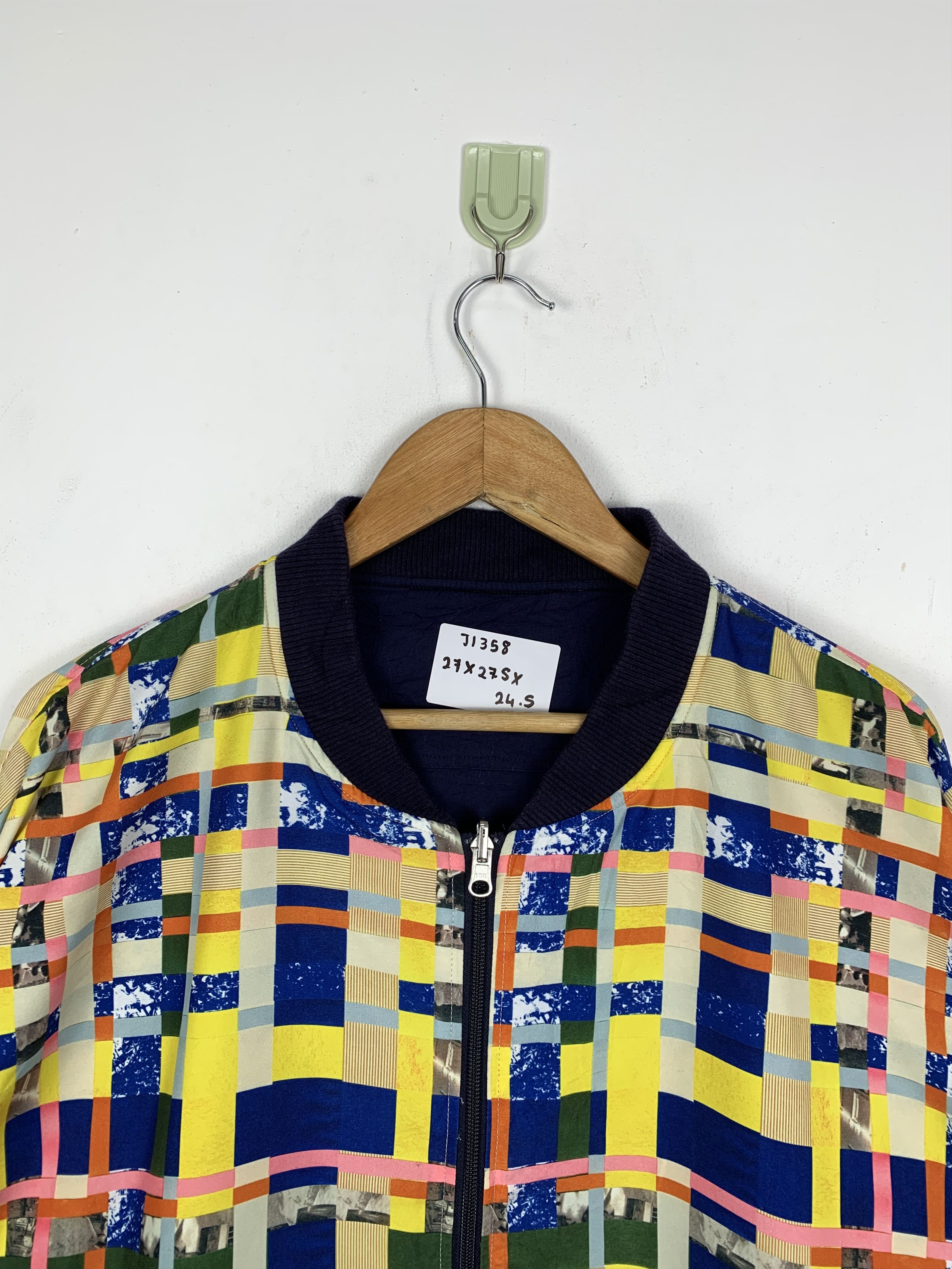 Designer Vintage Japanese Designer Graniph Bomber Jacket J1358 Size US L / EU 52-54 / 3 - 3 Thumbnail