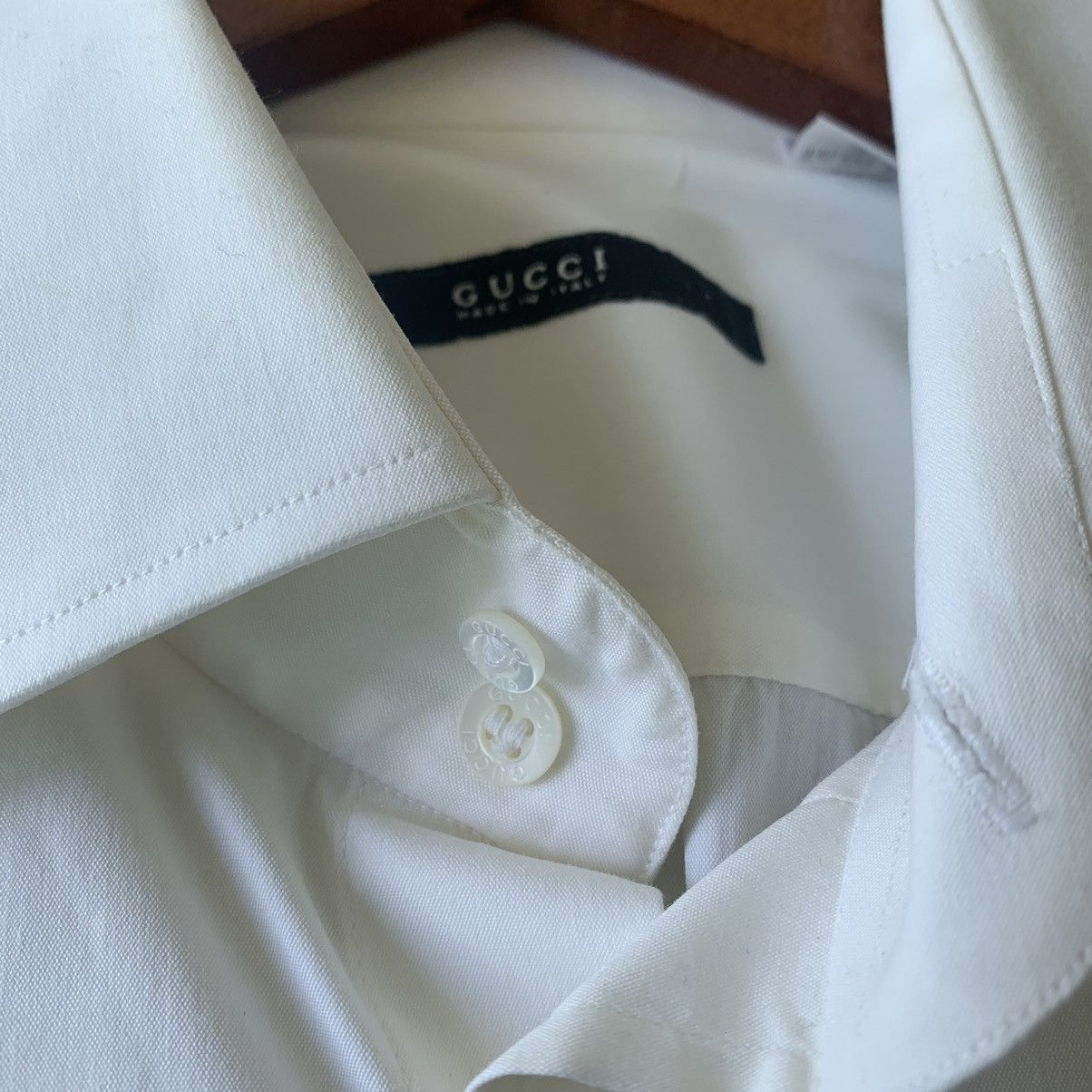 Gucci Final Drop! Gucci slim white shirt sz 39 / 15.5 like new Size US M / EU 48-50 / 2 - 4 Thumbnail