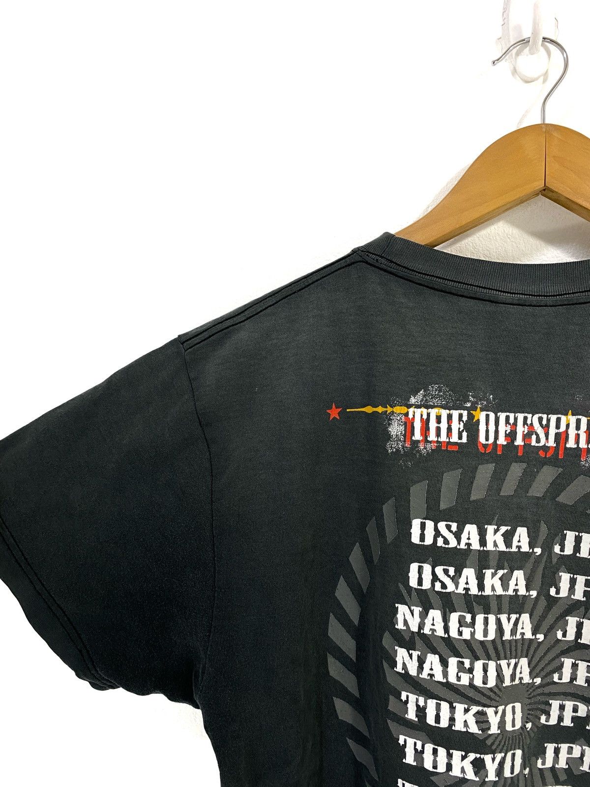 Band Tees The Off Spring 05 Japan Tour Shirt Punk Rock Band Size US L / EU 52-54 / 3 - 7 Thumbnail