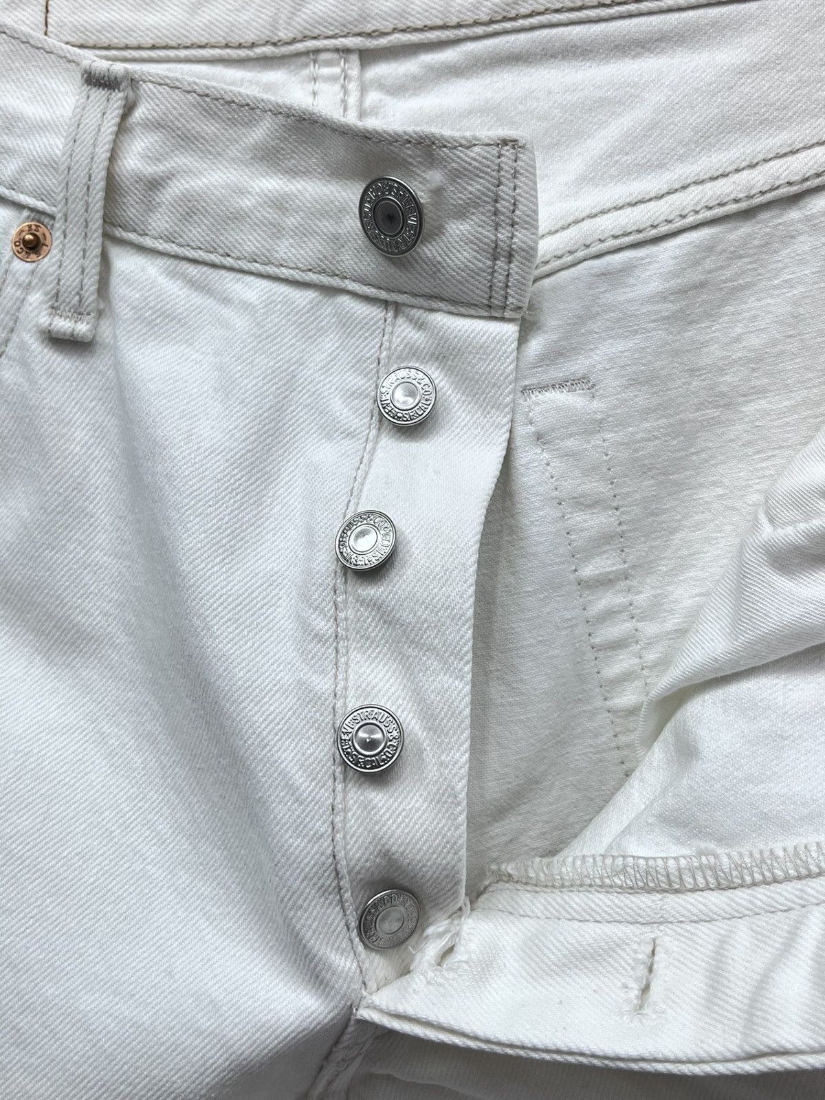 Levi's FYE🔥Custom Rework Distressed Ripped Vtg White Levi’s 501 Size US 29 - 7 Thumbnail