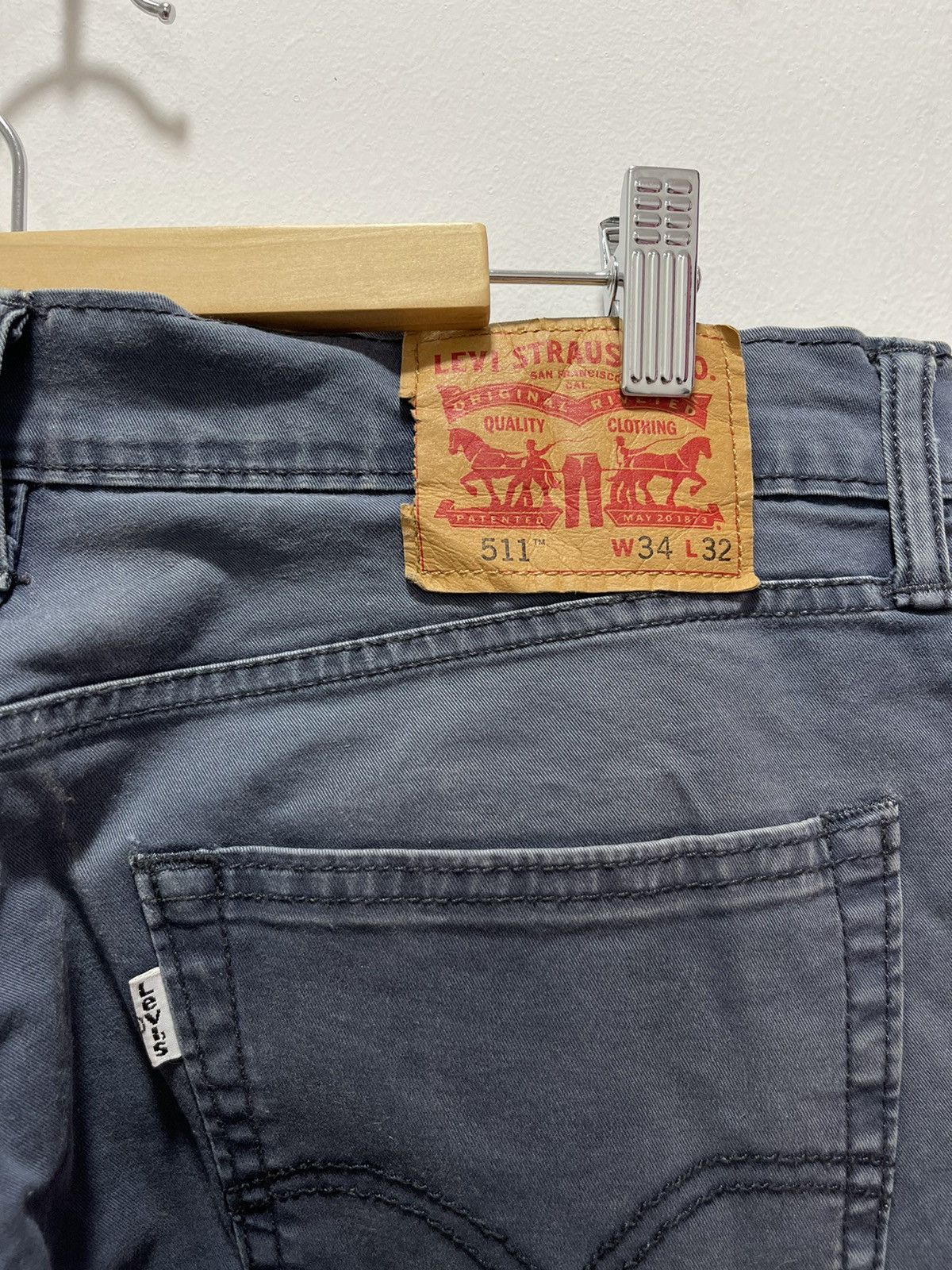 SUN FADED LEVIS 511 WHITE TAB DISTRESSED 34x32