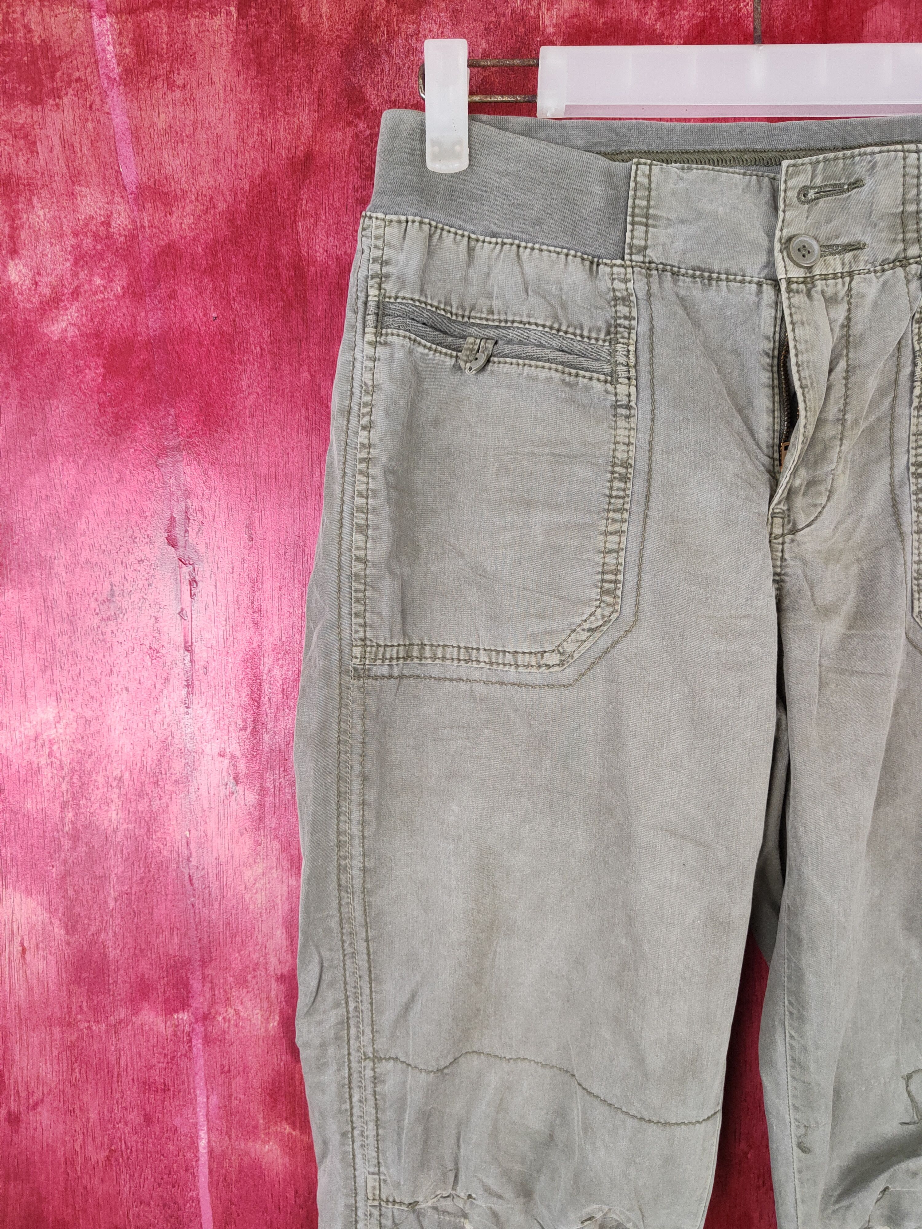 Japanese Brand × Uniqlo Uniqlo Army Green Multi Pocket Tactical Cargo Pants #S460 Size 26" / US 2 / IT 38 - 5 Thumbnail