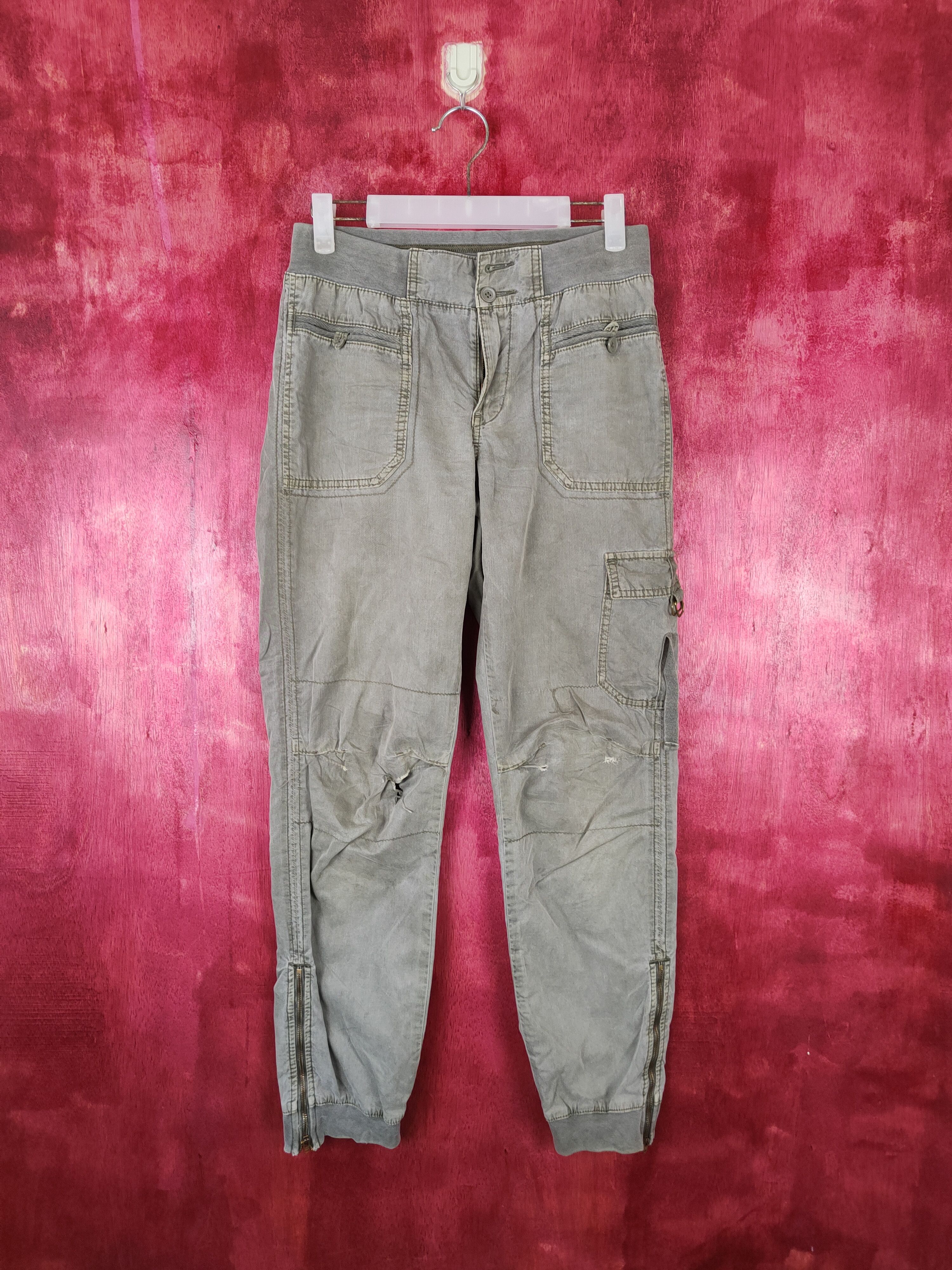 image of Uniqlo Army Green Multi Pocket Tactical Cargo Pants S460, Women's (Size 26)