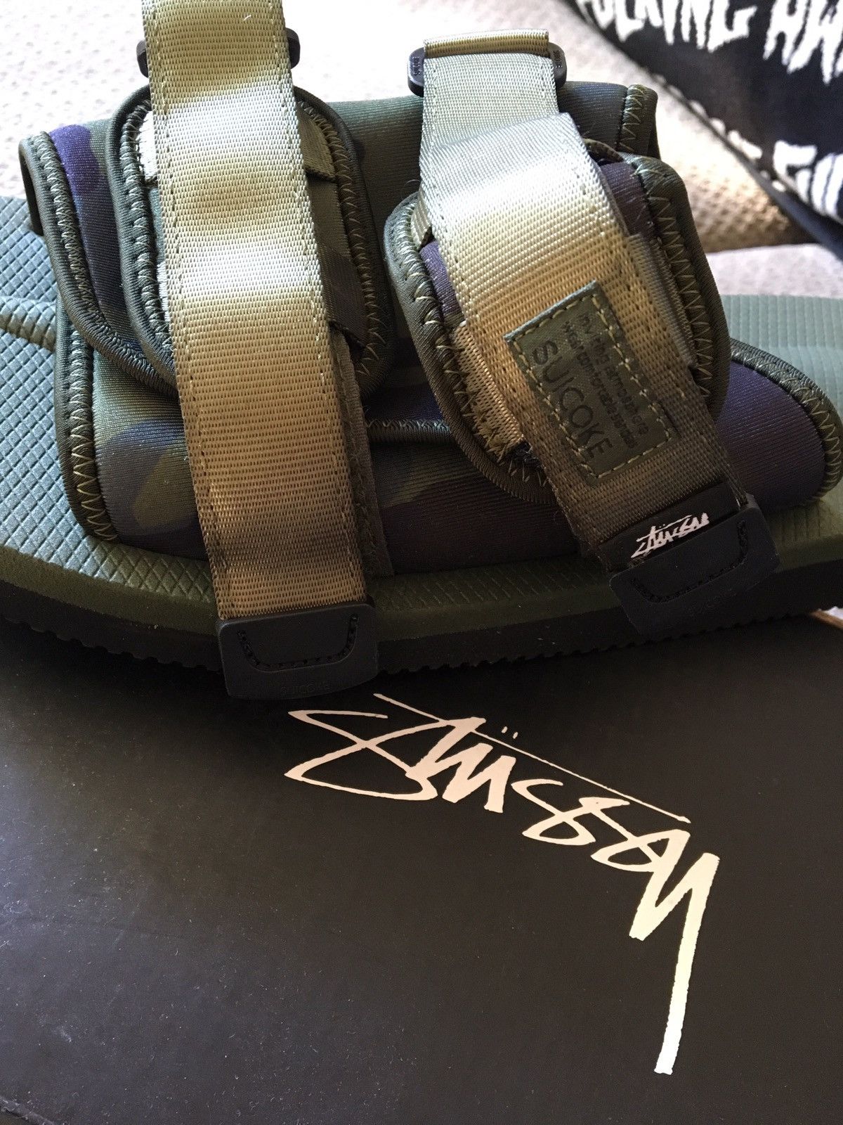 【美品】STUSSY× SUICOKE MOTO-STU CAMO US9 27 Stussy × Suicoke Suicoke X Stussy Camo Moto-Stu Slides | Grailed