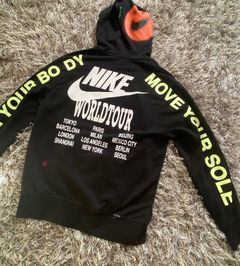 nike world tour pack graphic hoodie in black