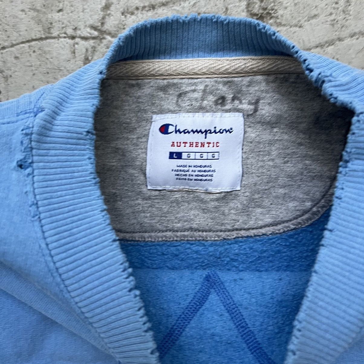 Champion Vintage Champion Distressed Baby Blue Sweatshirt Sz Large Size US L / EU 52-54 / 3 - 3 Thumbnail