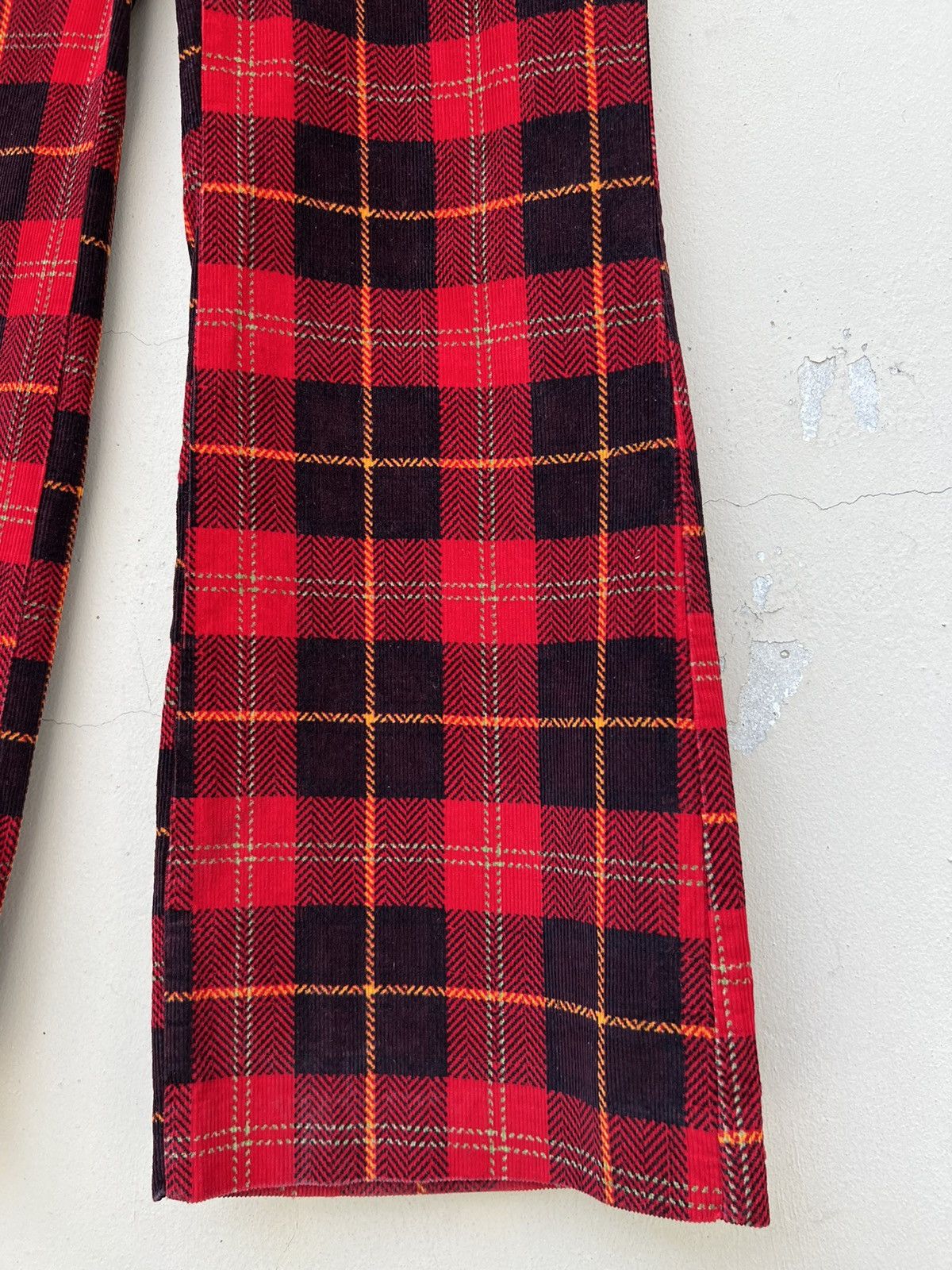 Vintage Vintage 70s Psychedelic Plaid Tartan Flare Cord Trouser Size US 32 / EU 48 - 14 Thumbnail