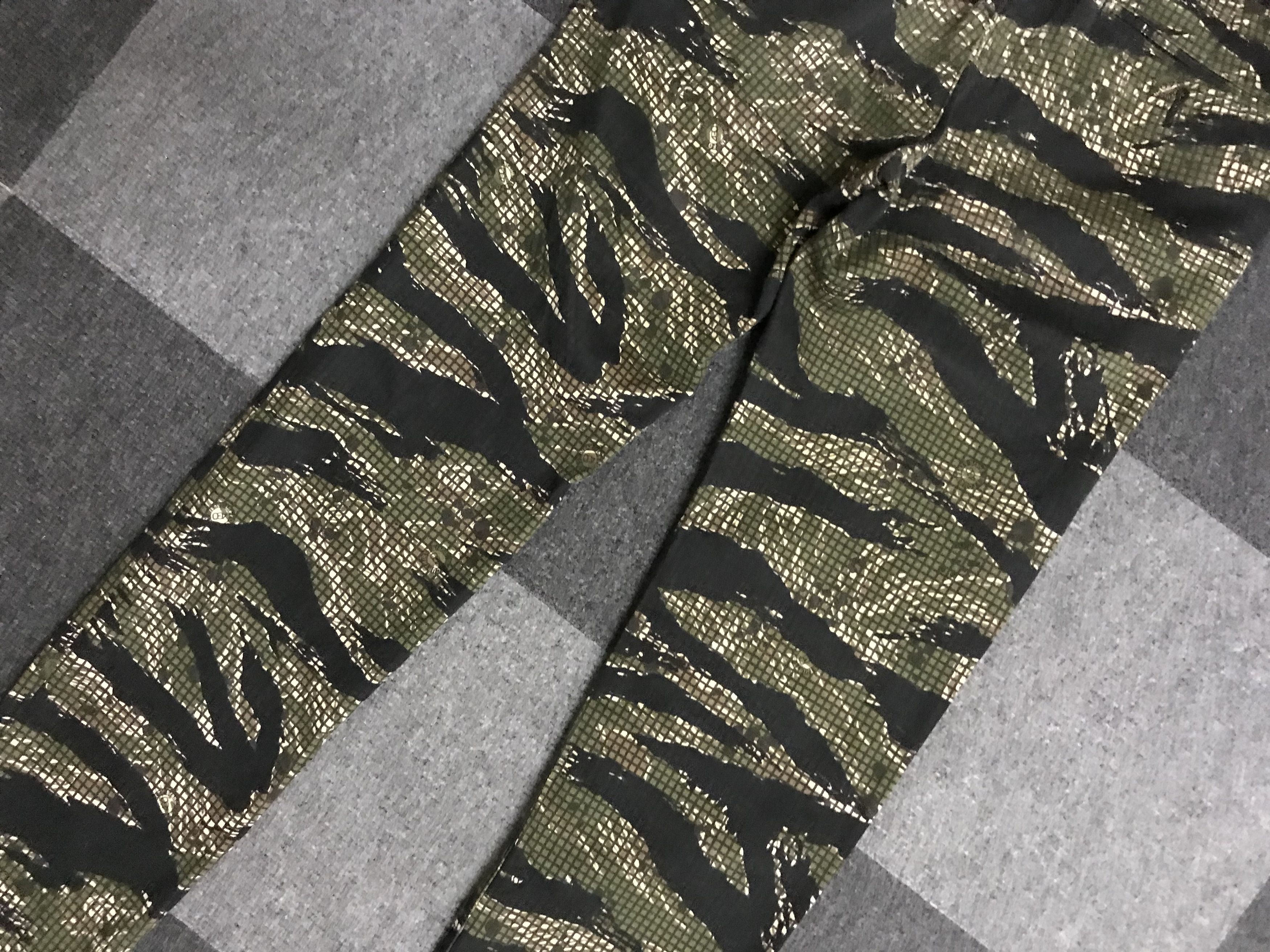 Japanese Brand P48 430 Japan Very Rare Checkered X Tiger Stripe Pant Size US 31 - 11 Thumbnail