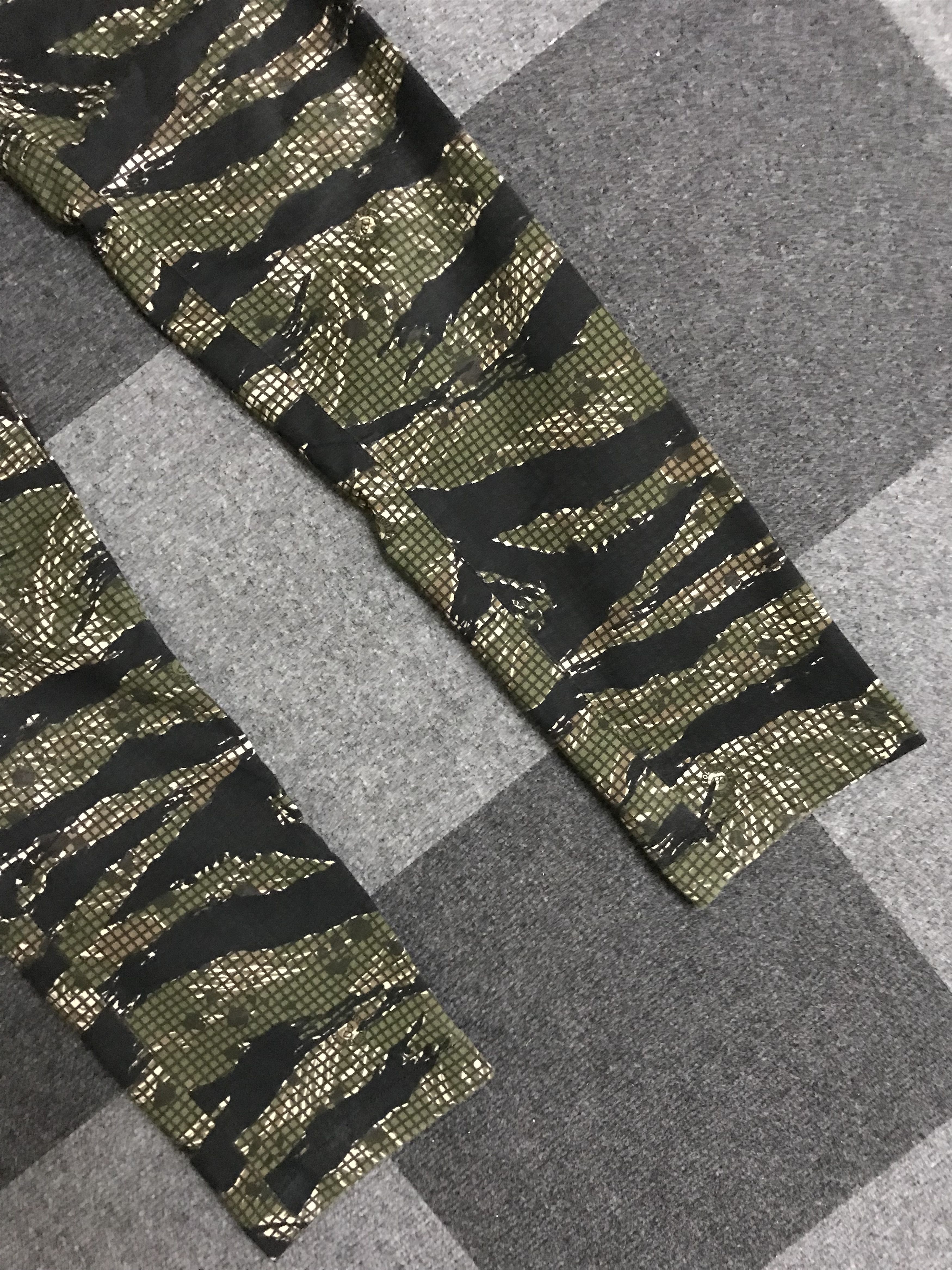 Japanese Brand P48 430 Japan Very Rare Checkered X Tiger Stripe Pant Size US 31 - 6 Thumbnail