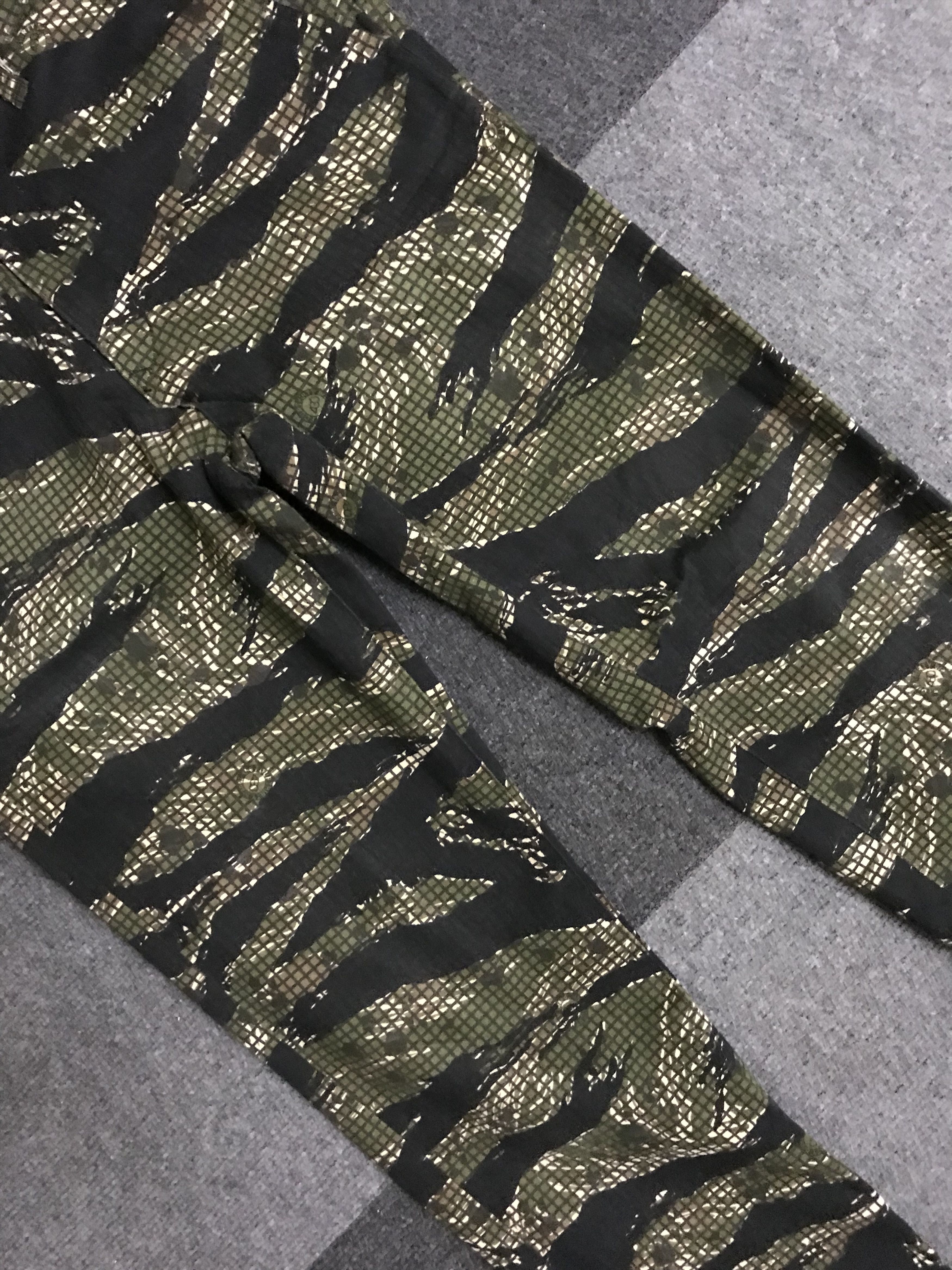 Japanese Brand P48 430 Japan Very Rare Checkered X Tiger Stripe Pant Size US 31 - 5 Thumbnail