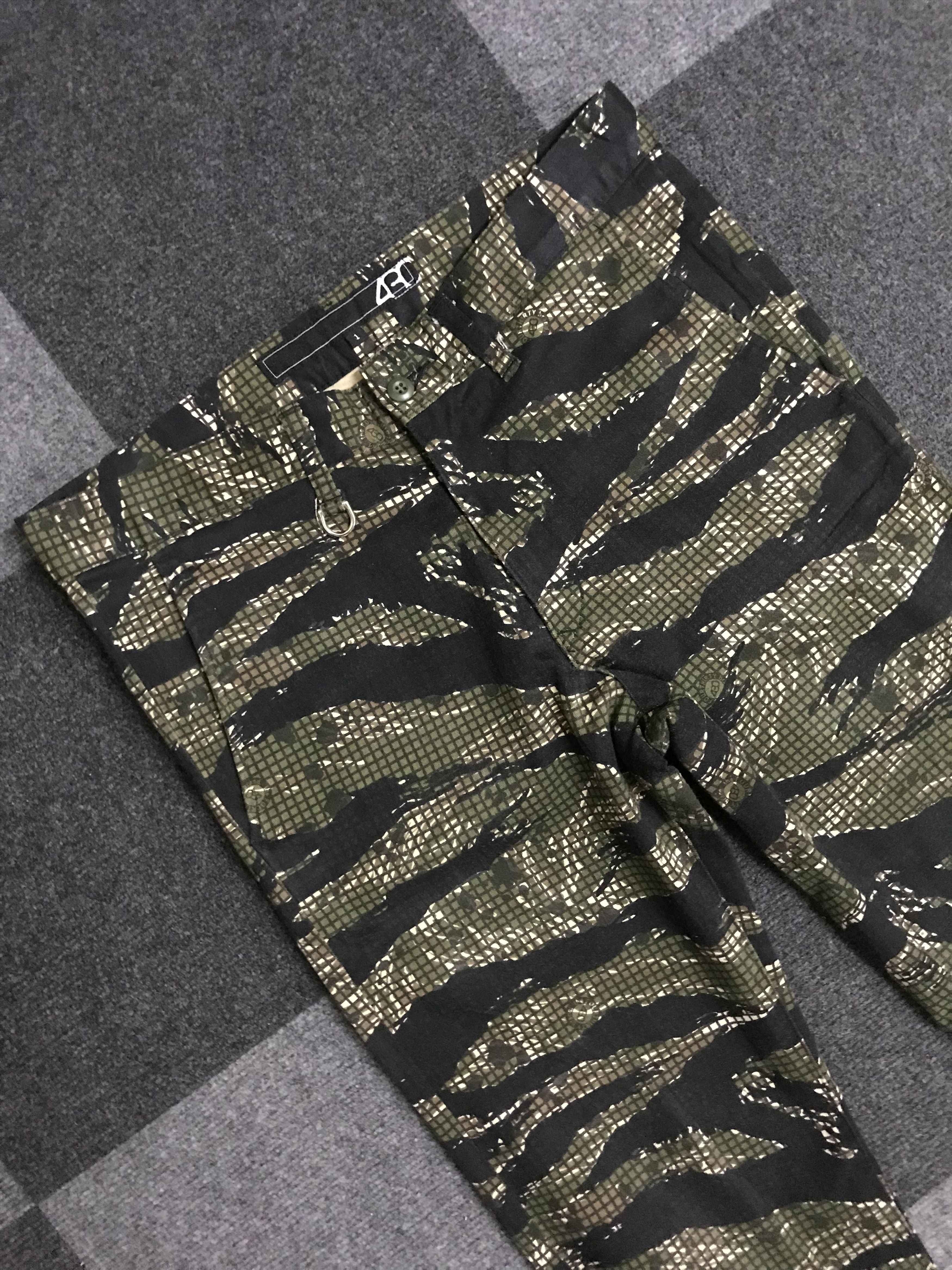 Japanese Brand P48 430 Japan Very Rare Checkered X Tiger Stripe Pant Size US 31 - 4 Thumbnail
