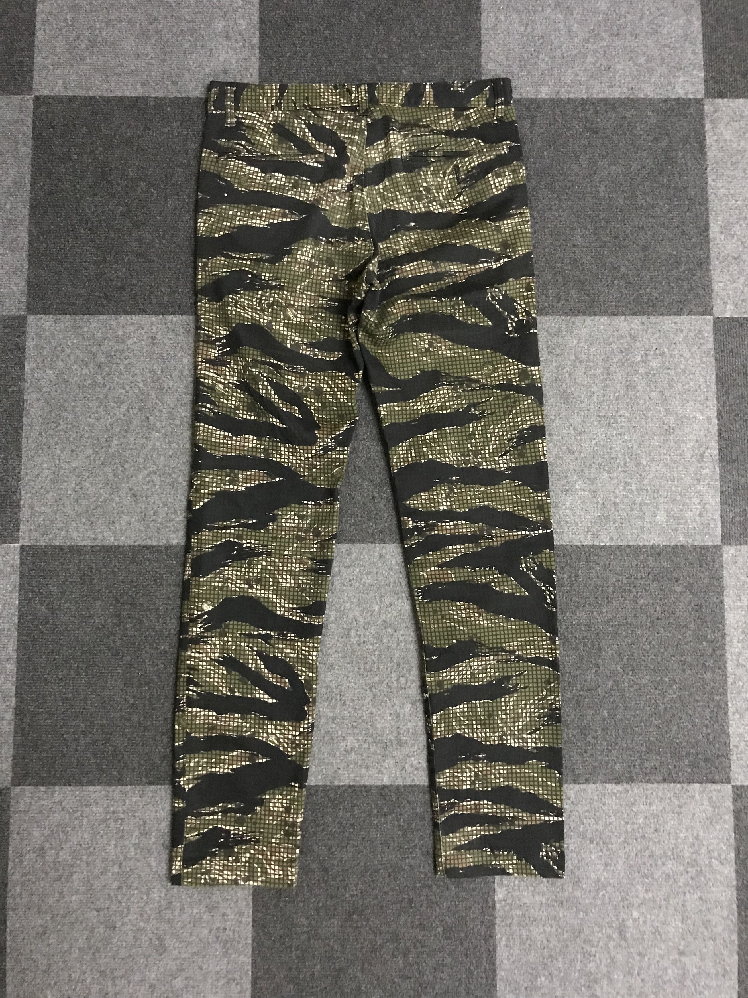 Japanese Brand P48 430 Japan Very Rare Checkered X Tiger Stripe Pant Size US 31 - 9 Thumbnail