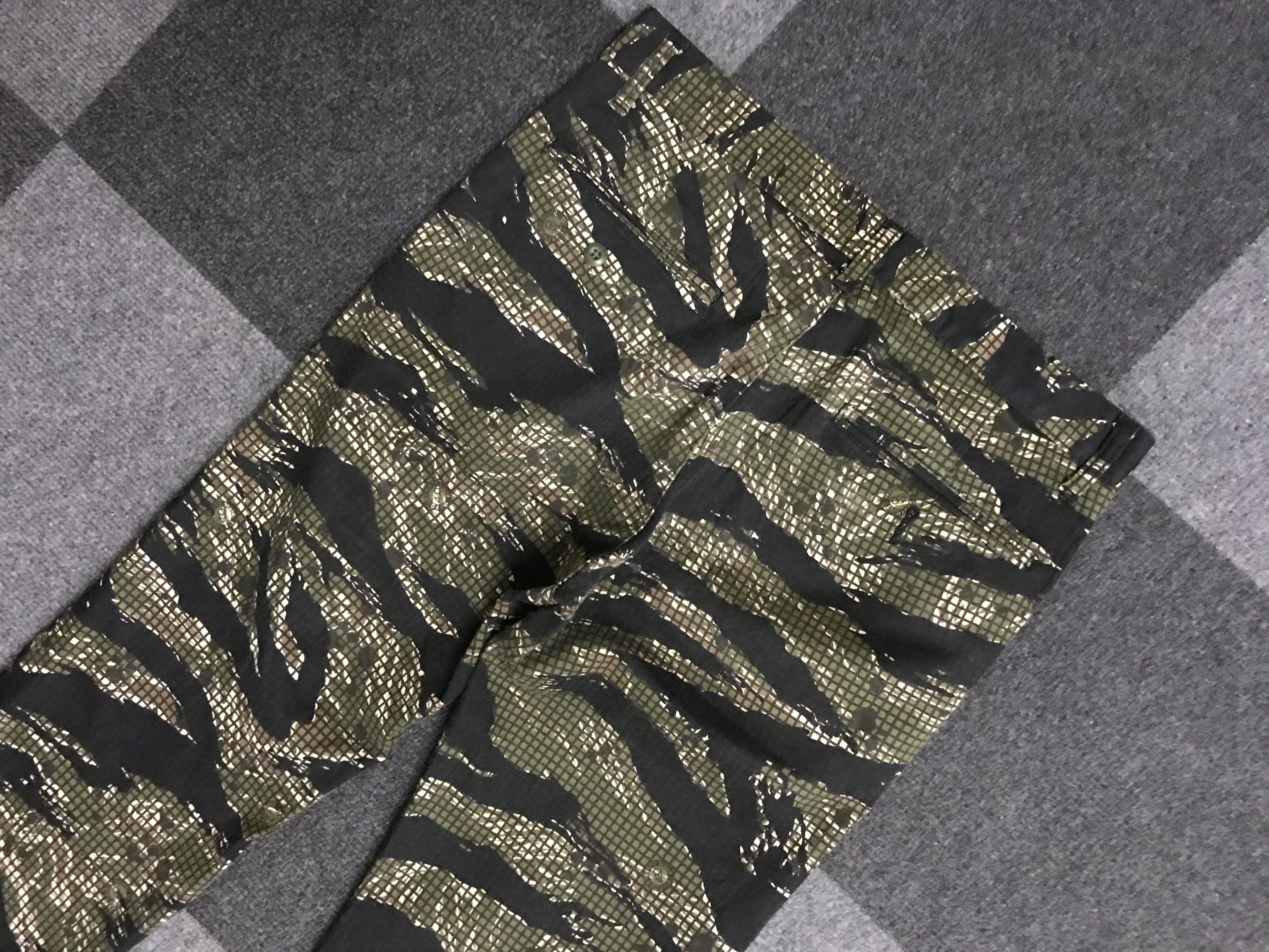 Japanese Brand P48 430 Japan Very Rare Checkered X Tiger Stripe Pant Size US 31 - 10 Thumbnail