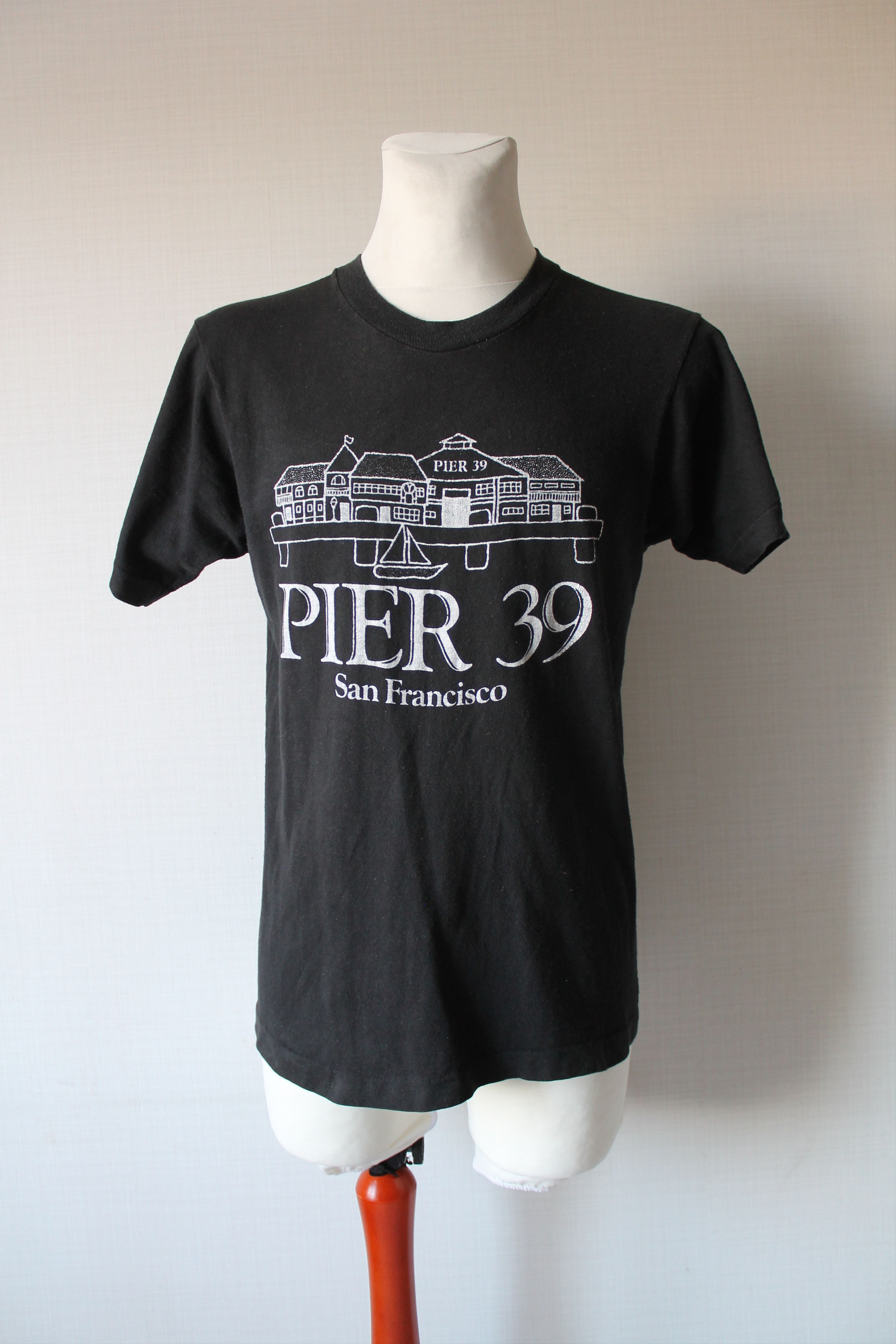 Fruit Of The Loom 1992 Fruit of the Loom Pier 39 San Francisco VINTAGE T shirt Size US M / EU 48-50 / 2 - 6 Thumbnail