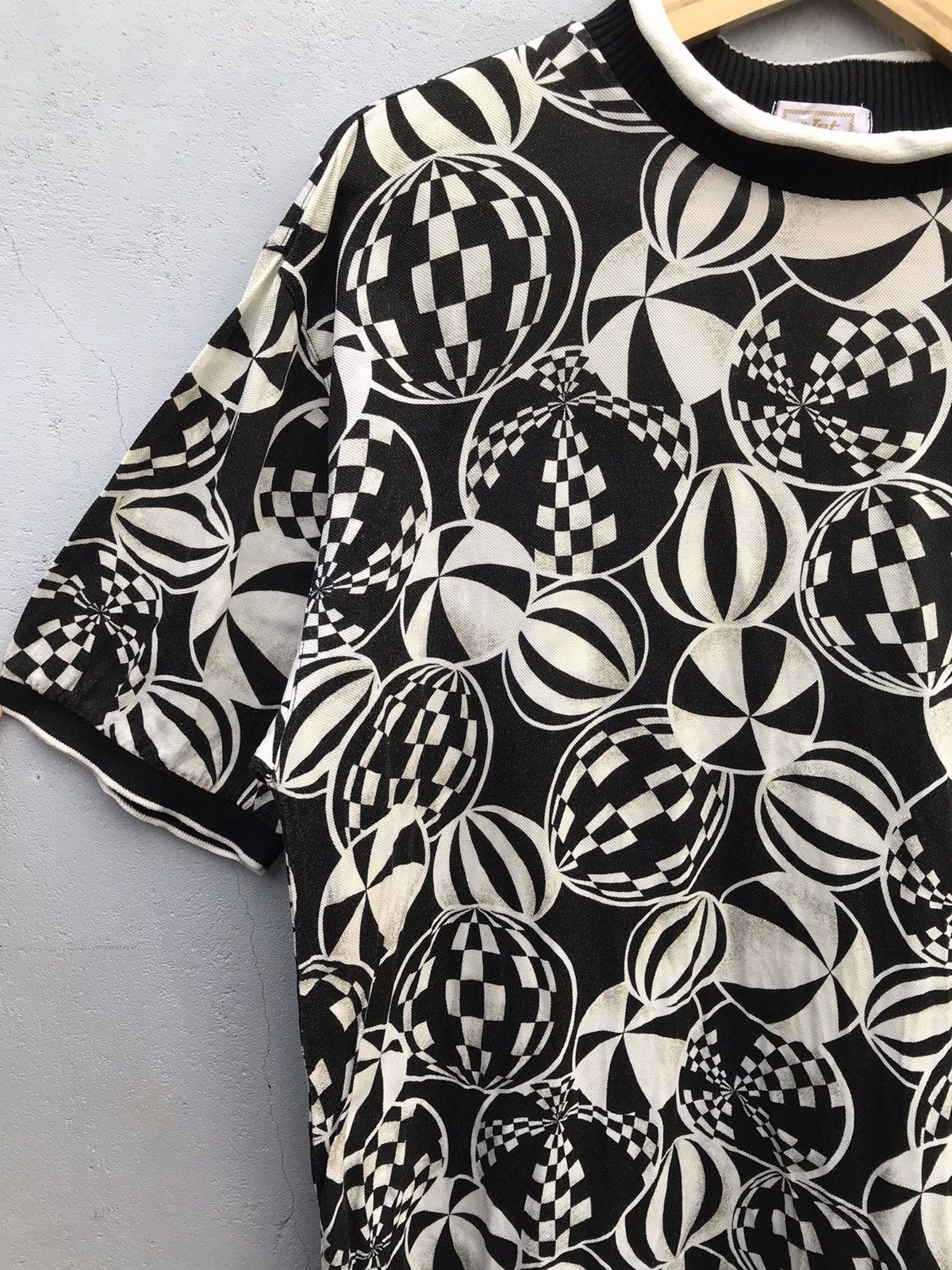 Japanese Brand Japanese vintage psychedelic mock neck polo Size US L / EU 52-54 / 3 - 3 Thumbnail