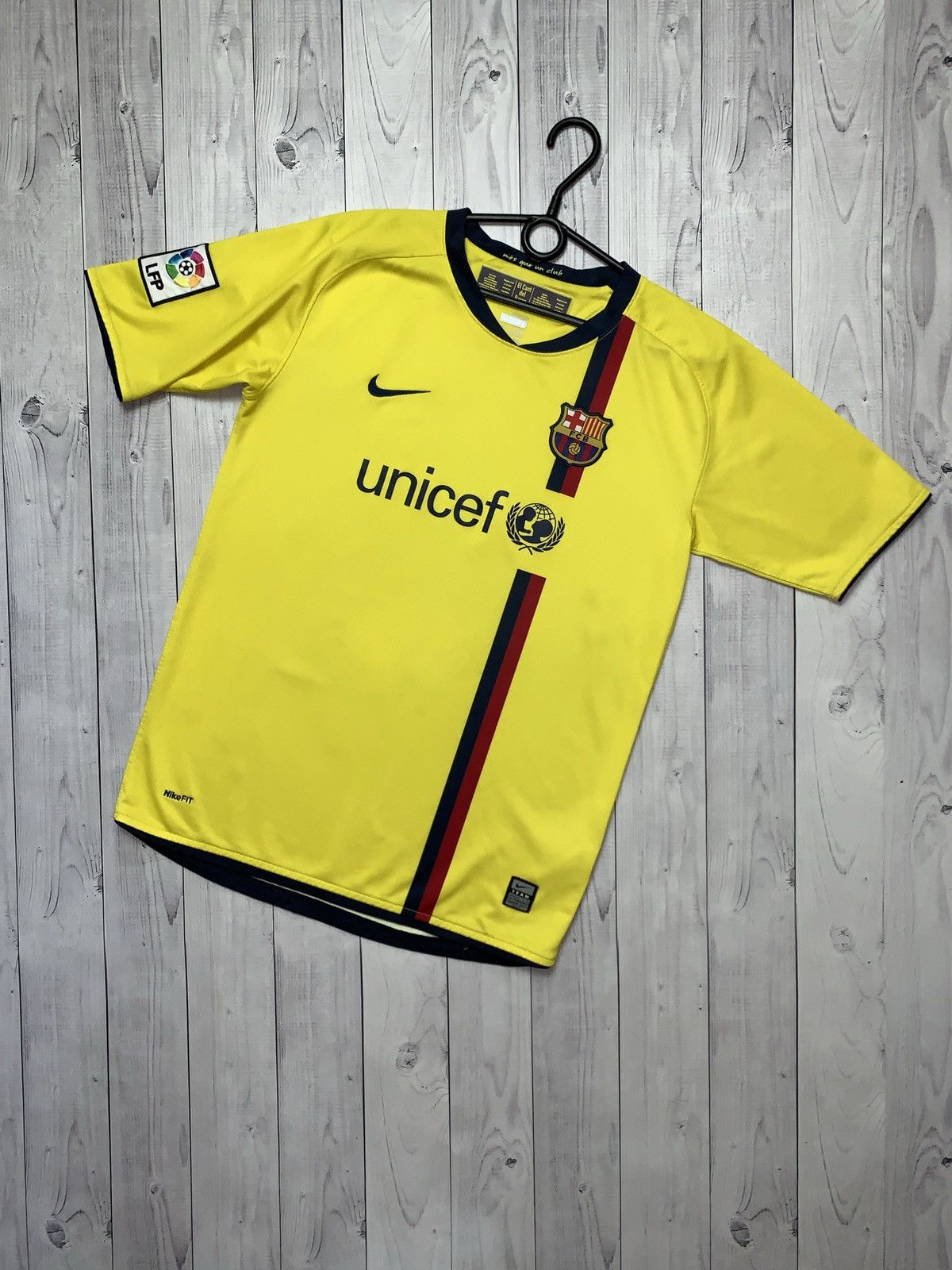 Vintage soccer jersey Barcelona Nike size Xs yellow rare