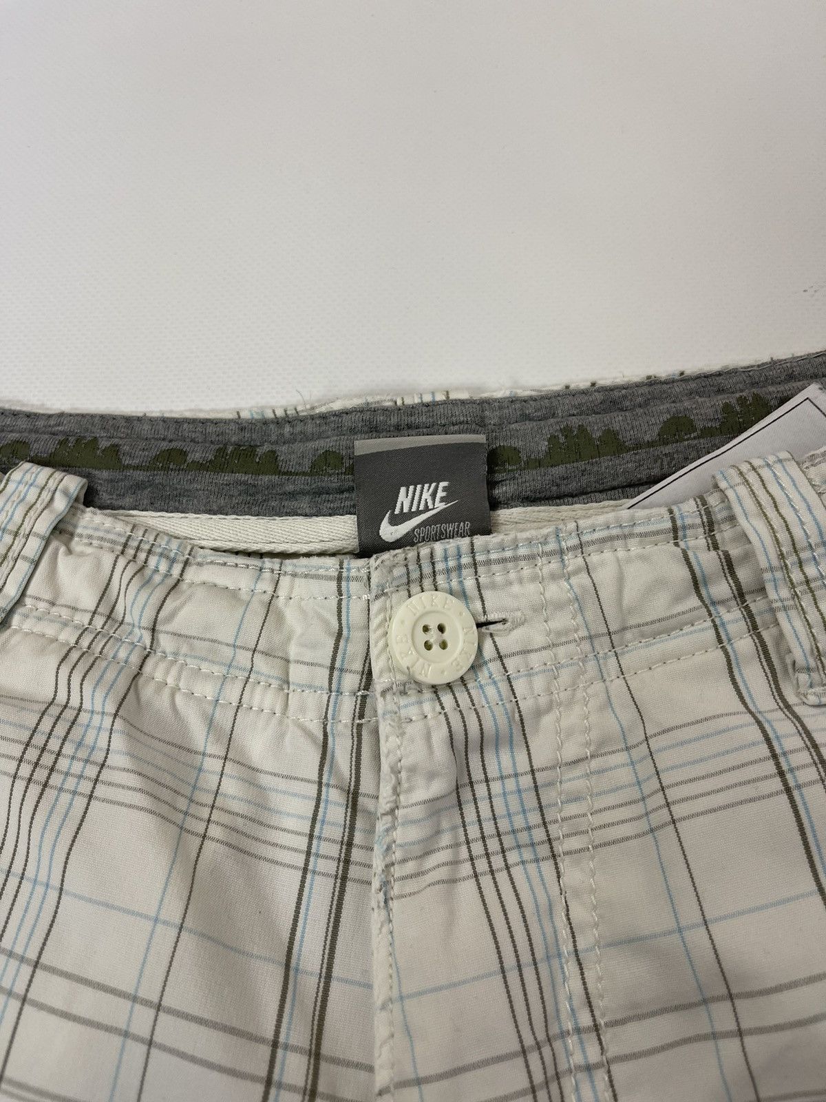 Nike Nike vintage y2k white checkered cargo shorts utility Size US 30 / EU 46 - 13 Thumbnail