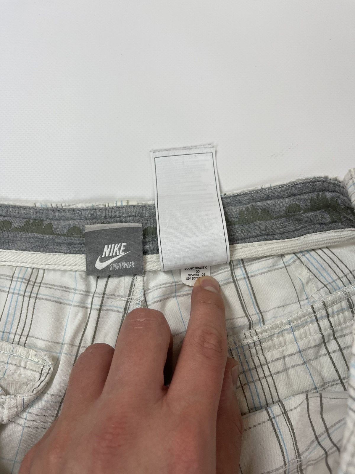 Nike Nike vintage y2k white checkered cargo shorts utility Size US 30 / EU 46 - 16 Thumbnail