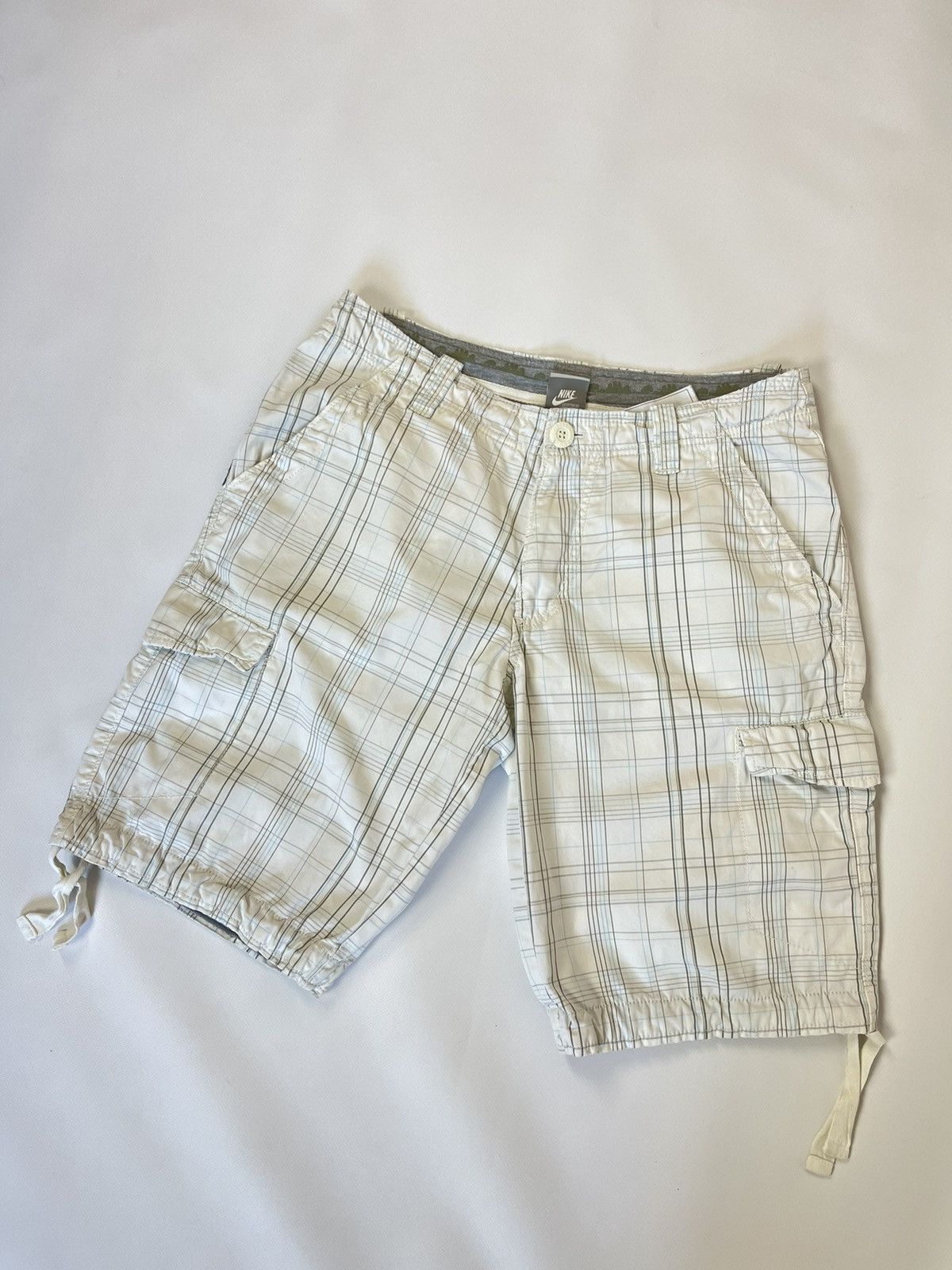 Nike Nike vintage y2k white checkered cargo shorts utility Size US 30 / EU 46 - 2 Thumbnail