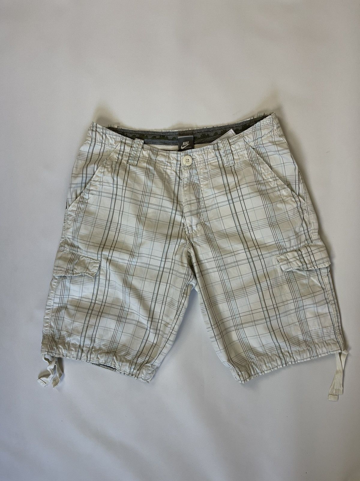 Nike Nike vintage y2k white checkered cargo shorts utility Size US 30 / EU 46 - 7 Thumbnail