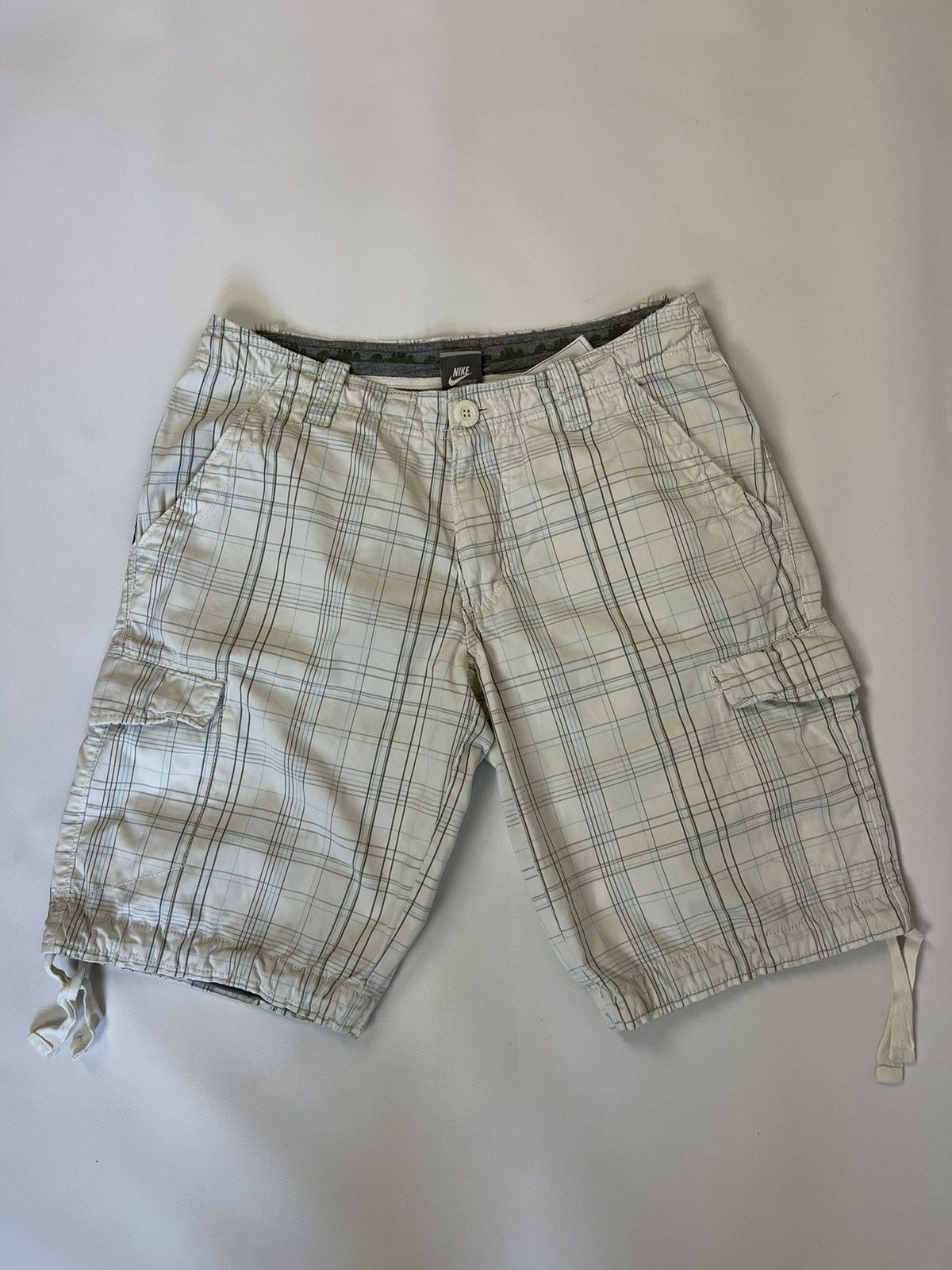 Nike Nike vintage y2k white checkered cargo shorts utility Size US 30 / EU 46 - 12 Thumbnail