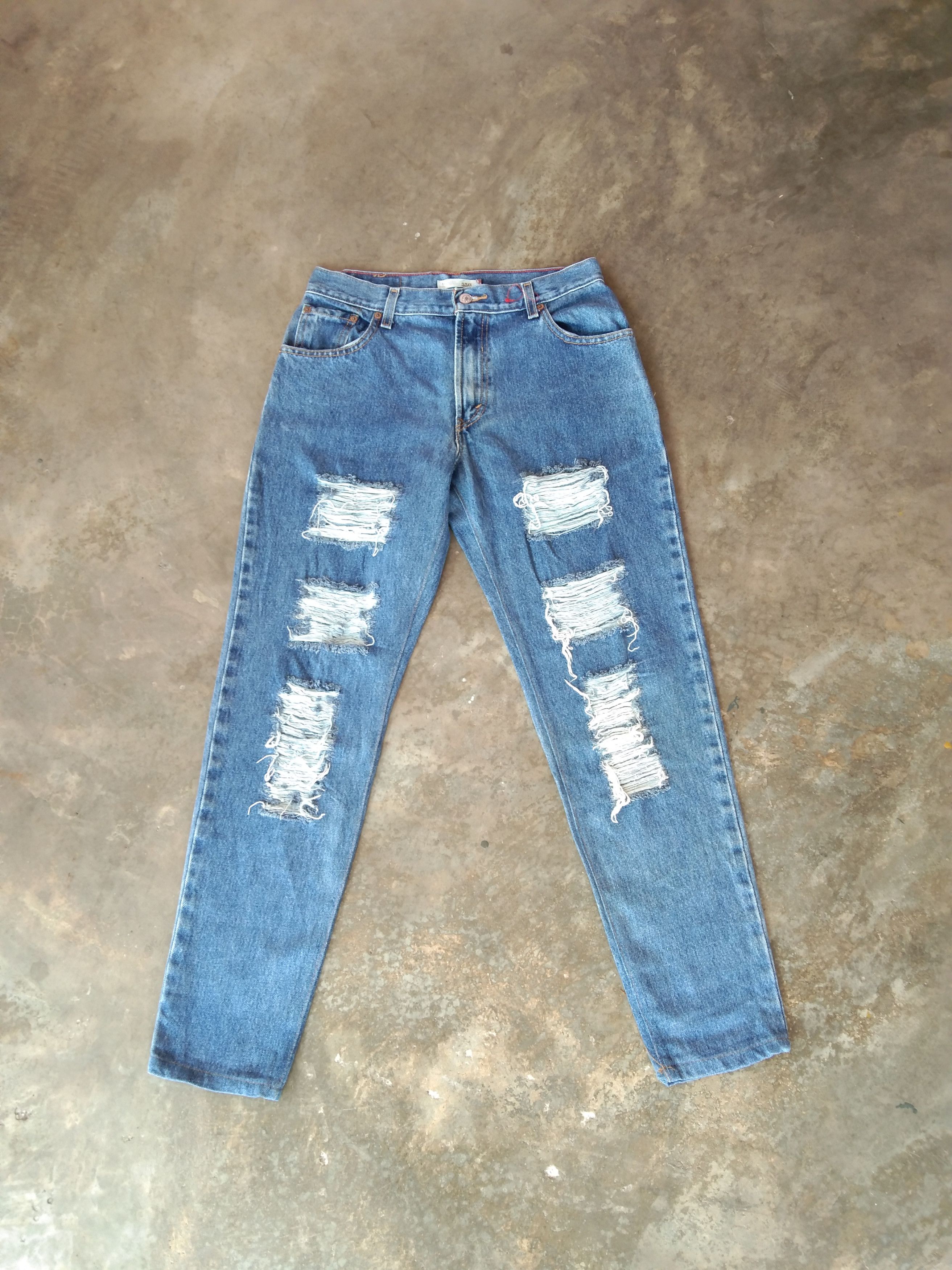 image of Vintage Levi's Jeans 550 Relaxed Tapered Distressed Denim in Blue, Men's (Size 30)