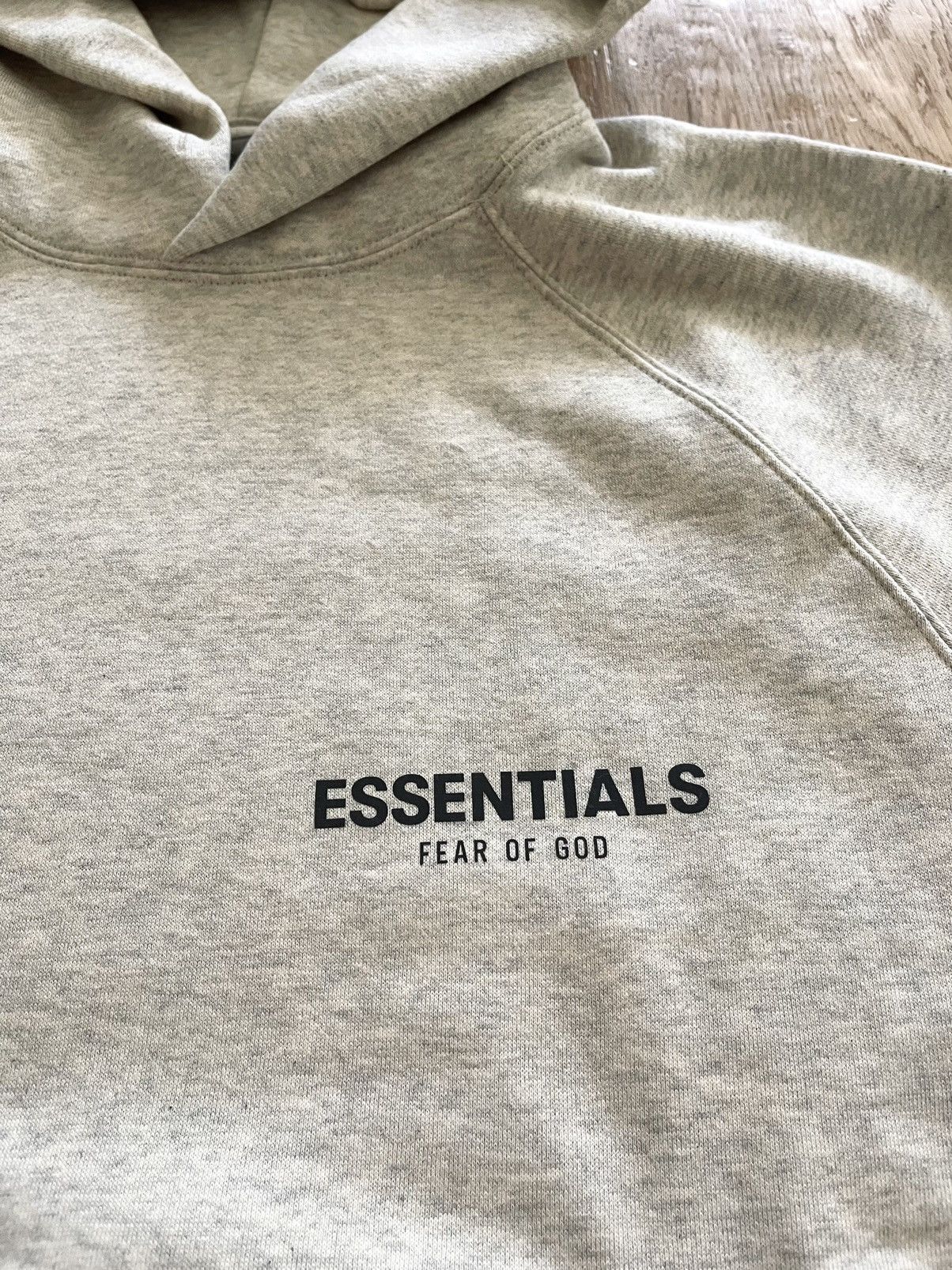 Fear of God Fear of God Essentials Hoodie Light Heather Oatmeal size S Size US S / EU 44-46 / 1 - 3 Thumbnail