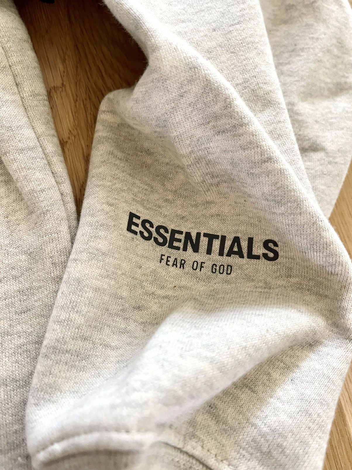 Fear of God Fear of God Essentials Hoodie Light Heather Oatmeal size S Size US S / EU 44-46 / 1 - 4 Thumbnail