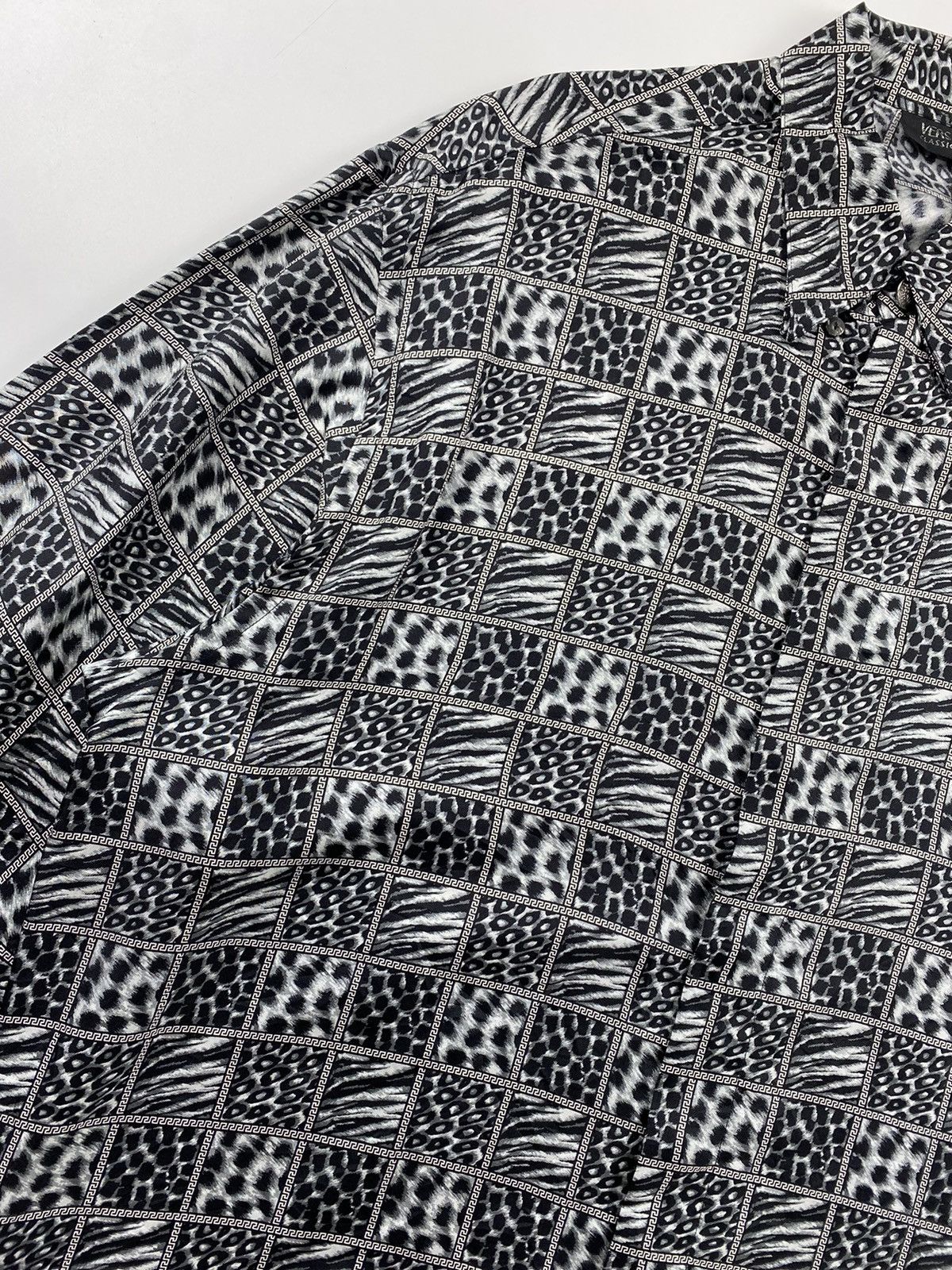 Versace Versace Leopard Print Silk Shirt Size US L / EU 52-54 / 3 - 4 Thumbnail