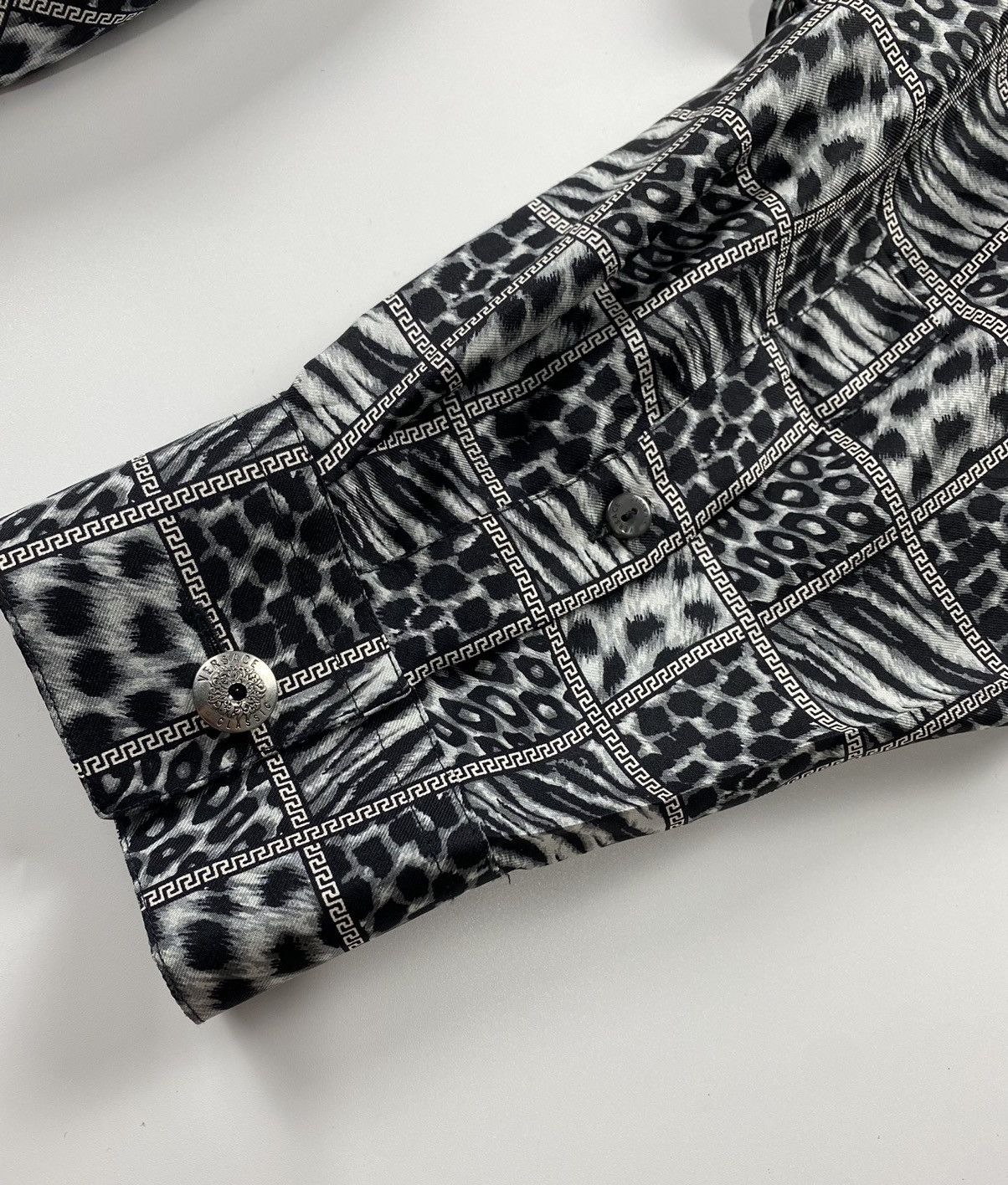 Versace Versace Leopard Print Silk Shirt Size US L / EU 52-54 / 3 - 5 Thumbnail