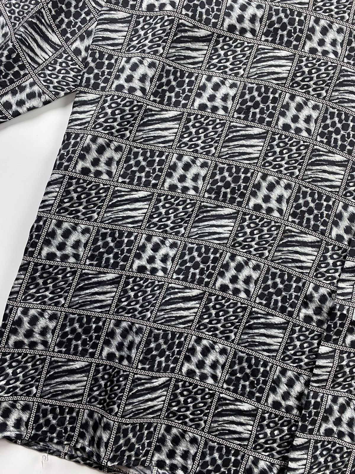 Versace Versace Leopard Print Silk Shirt Size US L / EU 52-54 / 3 - 3 Thumbnail