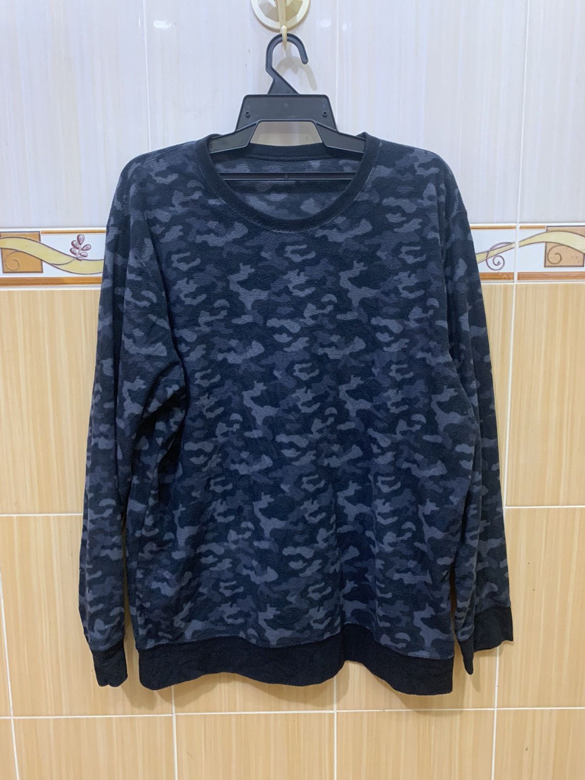 Uniqlo camo Sweatshirt saiz L