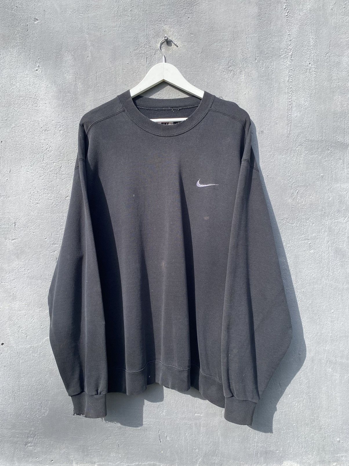 Nike Vintage Nike Small Dark Swoosh Sweatshirt XL Size US L / EU 52-54 / 3 - 1 Thumbnail