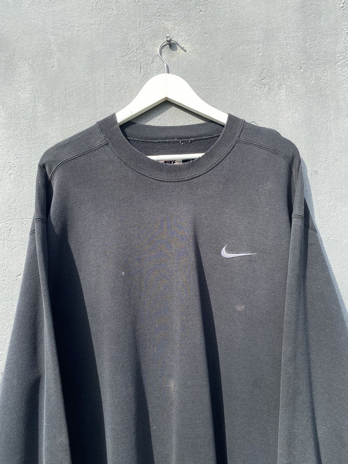 Nike Vintage Nike Small Dark Swoosh Sweatshirt XL Size US L / EU 52-54 / 3 - 2 Thumbnail