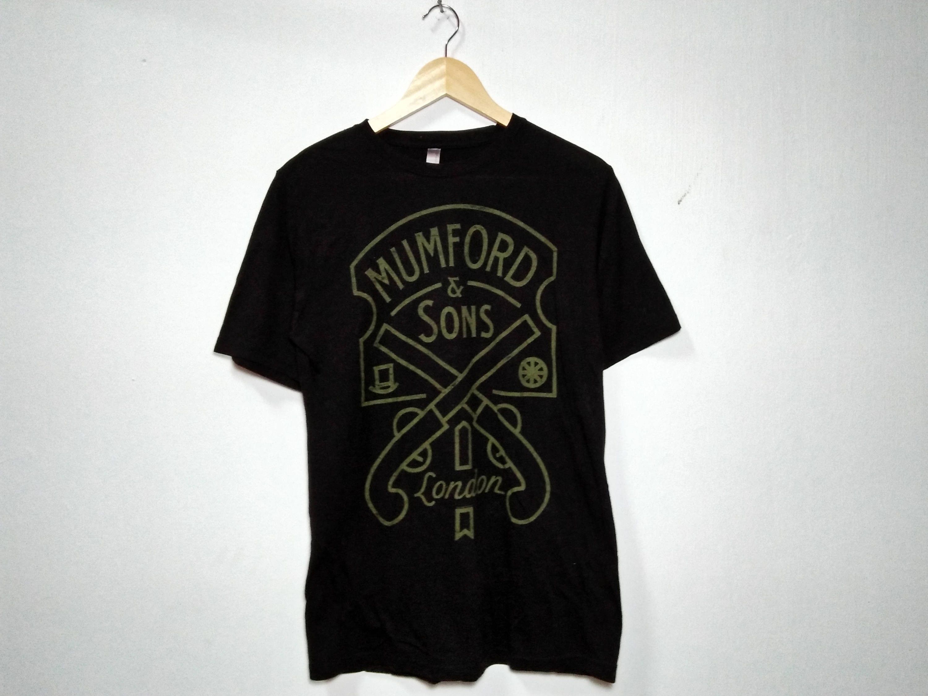 Band Tees × Next Level Apparel MUMFORD AND SONS British Band x Next Level Apparel Tee Size US M / EU 48-50 / 2 - 1 Thumbnail