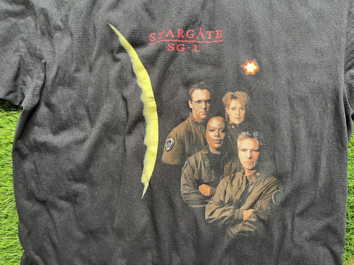 Vintage Vintage Y2K Stargate SG•1 Tv Series Tshirt Size US L / EU 52-54 / 3 - 2 Thumbnail