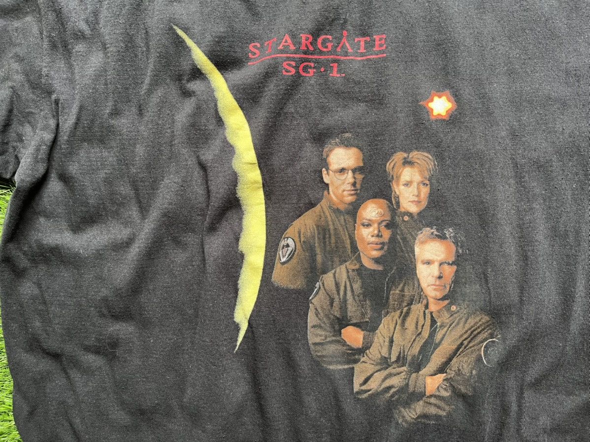 Vintage Vintage Y2K Stargate SG•1 Tv Series Tshirt Size US L / EU 52-54 / 3 - 3 Thumbnail