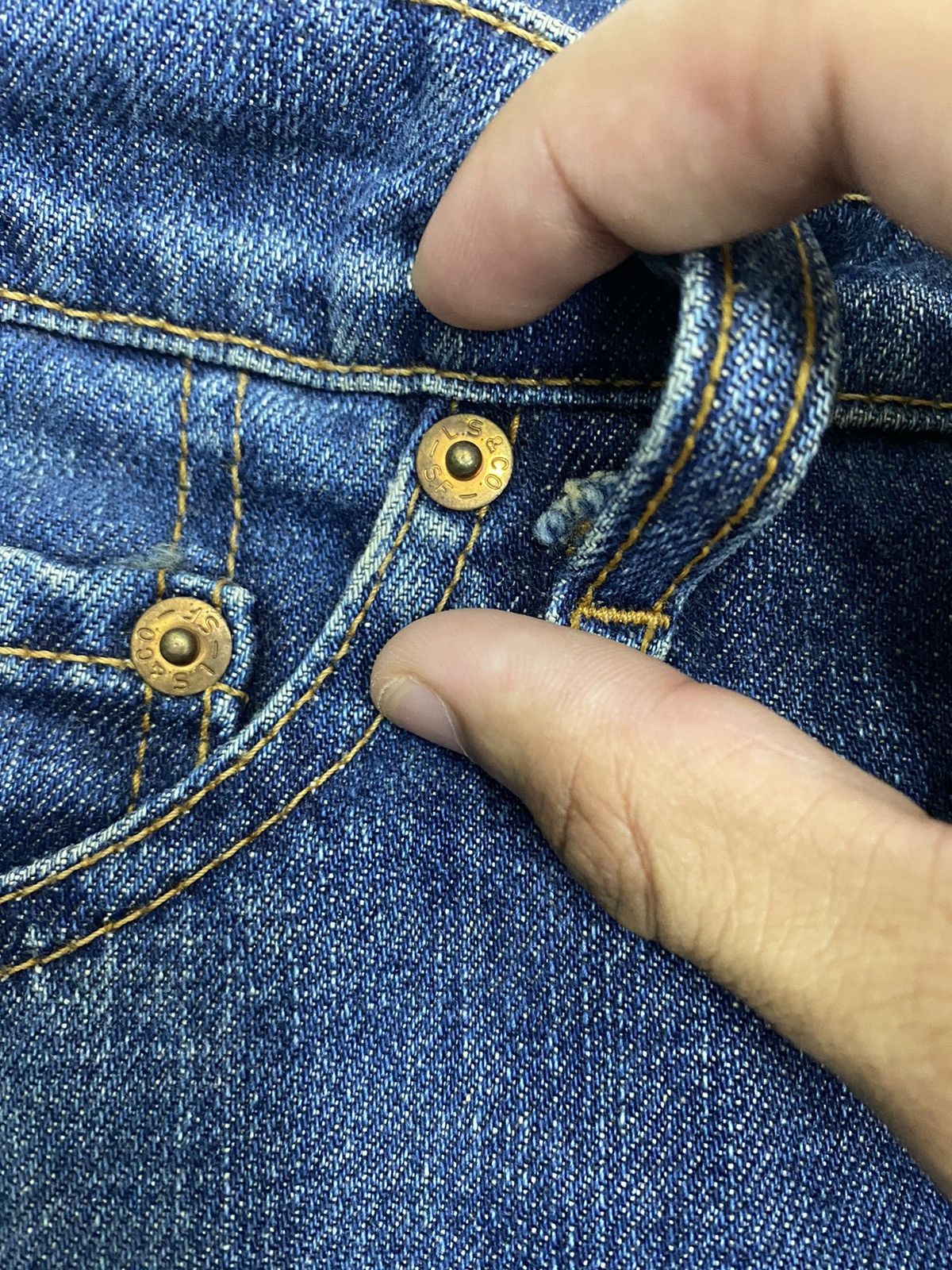 If Six Was Nine VINTAGE LEVIS W557 DISTRESS CUT LEG FLARE DENIM PANTS Size 26" / US 2 / IT 38 - 10 Thumbnail